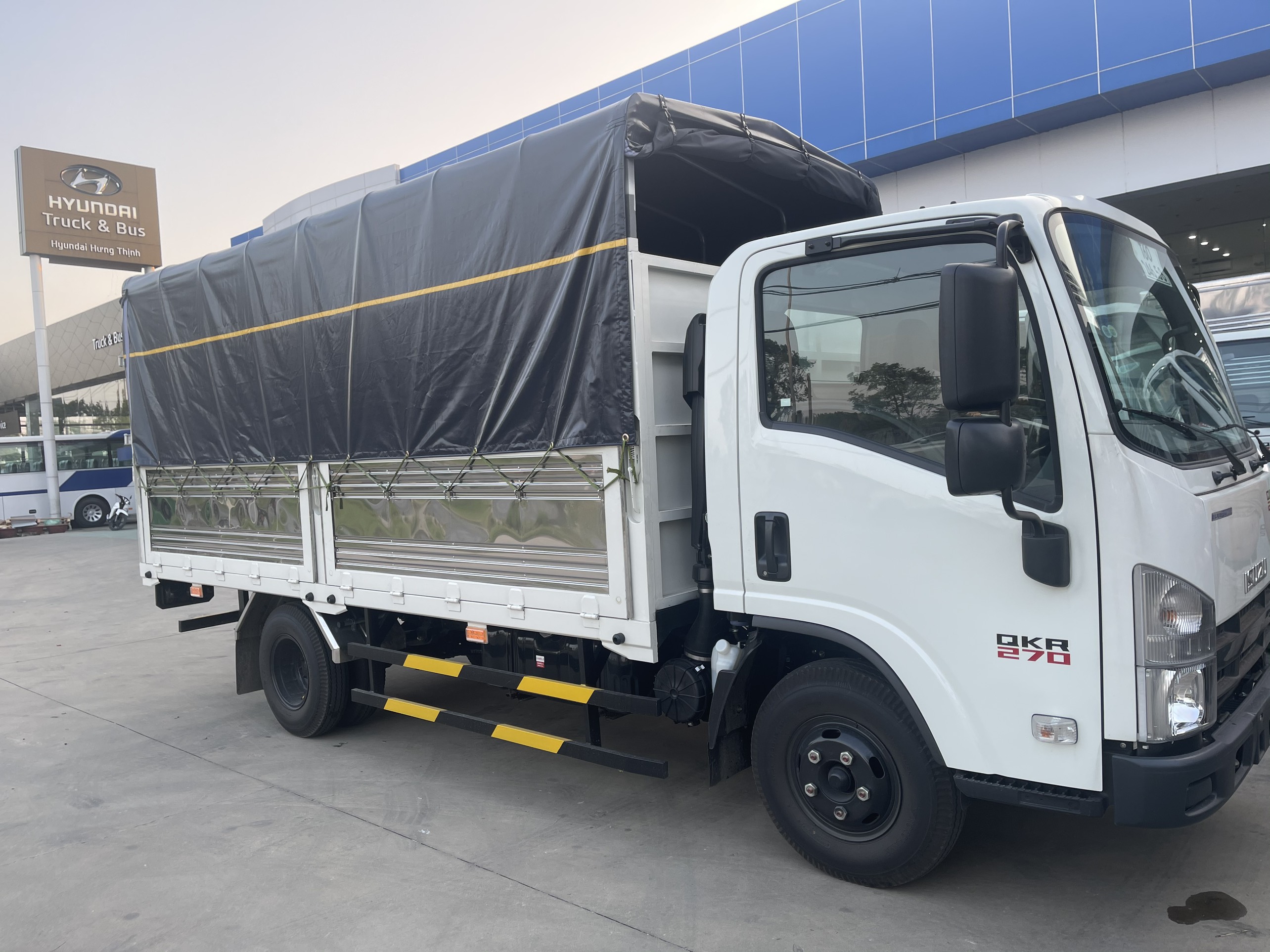 Hình ảnh xe XE TẢI ISUZU QKR270 EURO5 2T49-2T79- 2025