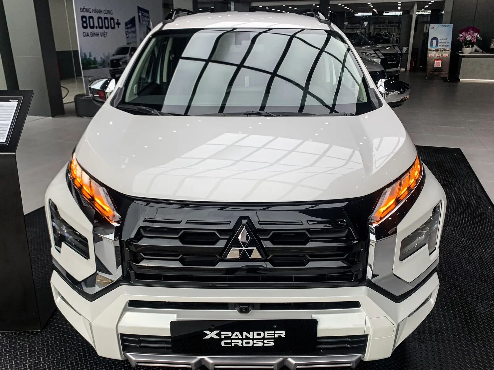 Hình ảnh xe XPANDER CROSS TRẮNG 2025