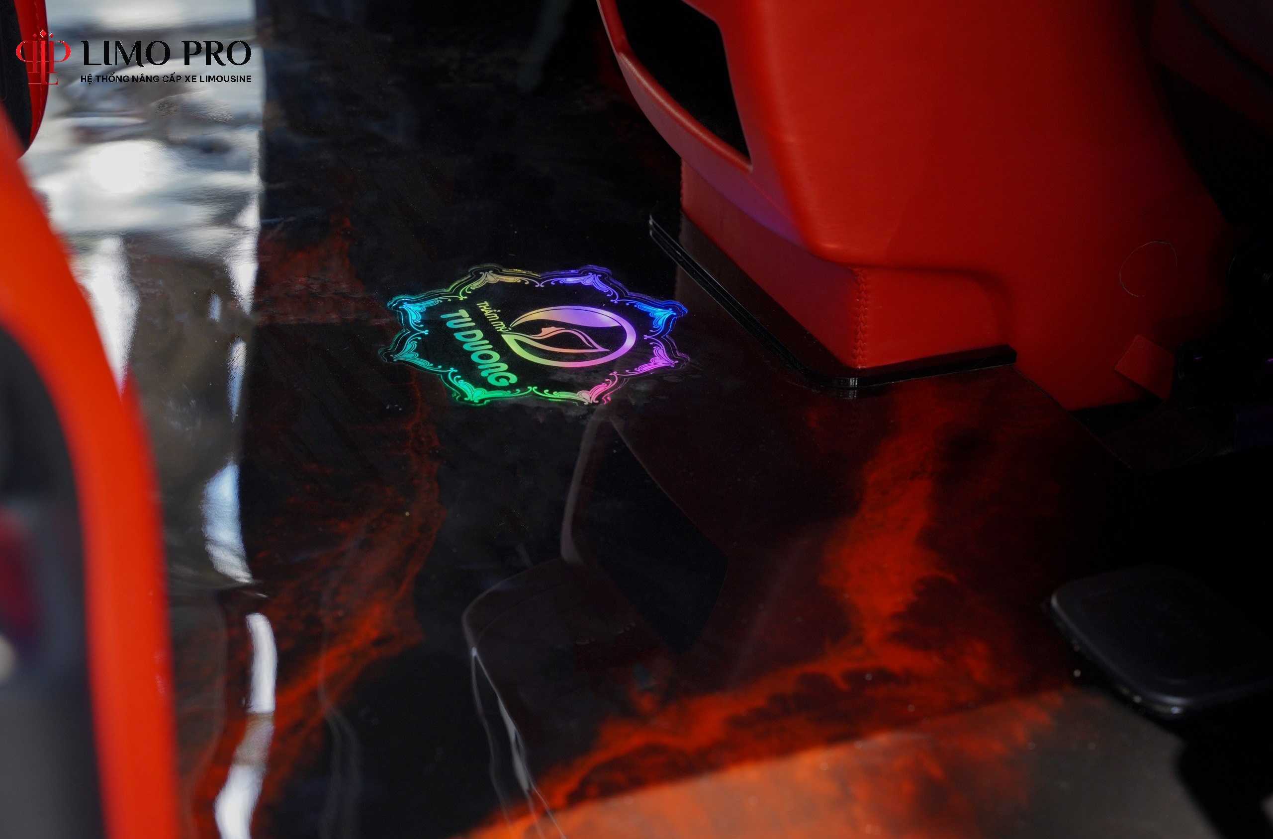 Hình ảnh phụ kiện Carnival độ full nội thất đỏ đen cực cháy!