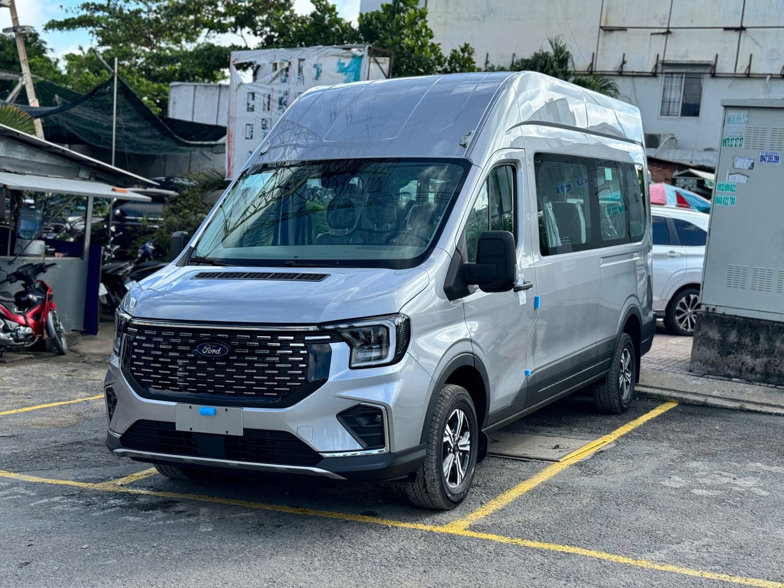Hình ảnh xe FORD TRANSIT PREMIUM 4X2AT 2025