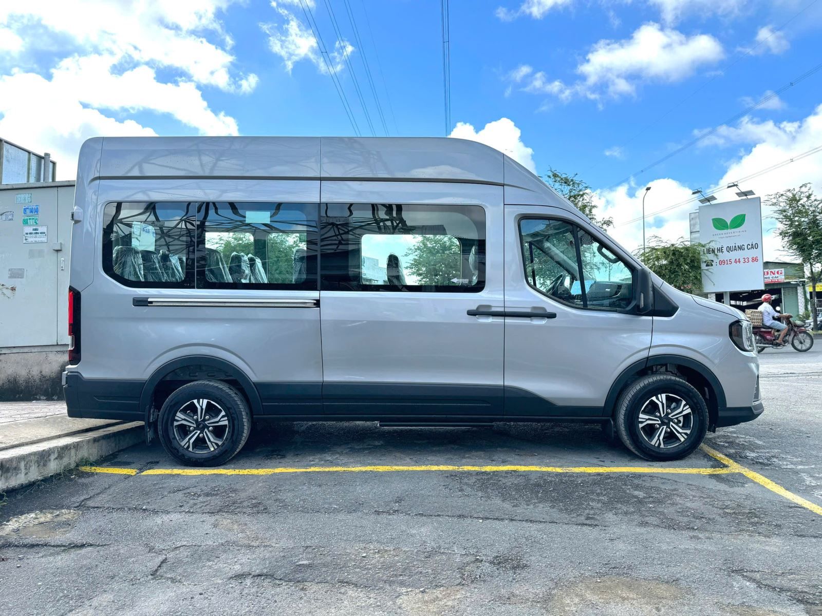 Hình ảnh xe FORD TRANSIT PREMIUM 4X2AT 2025