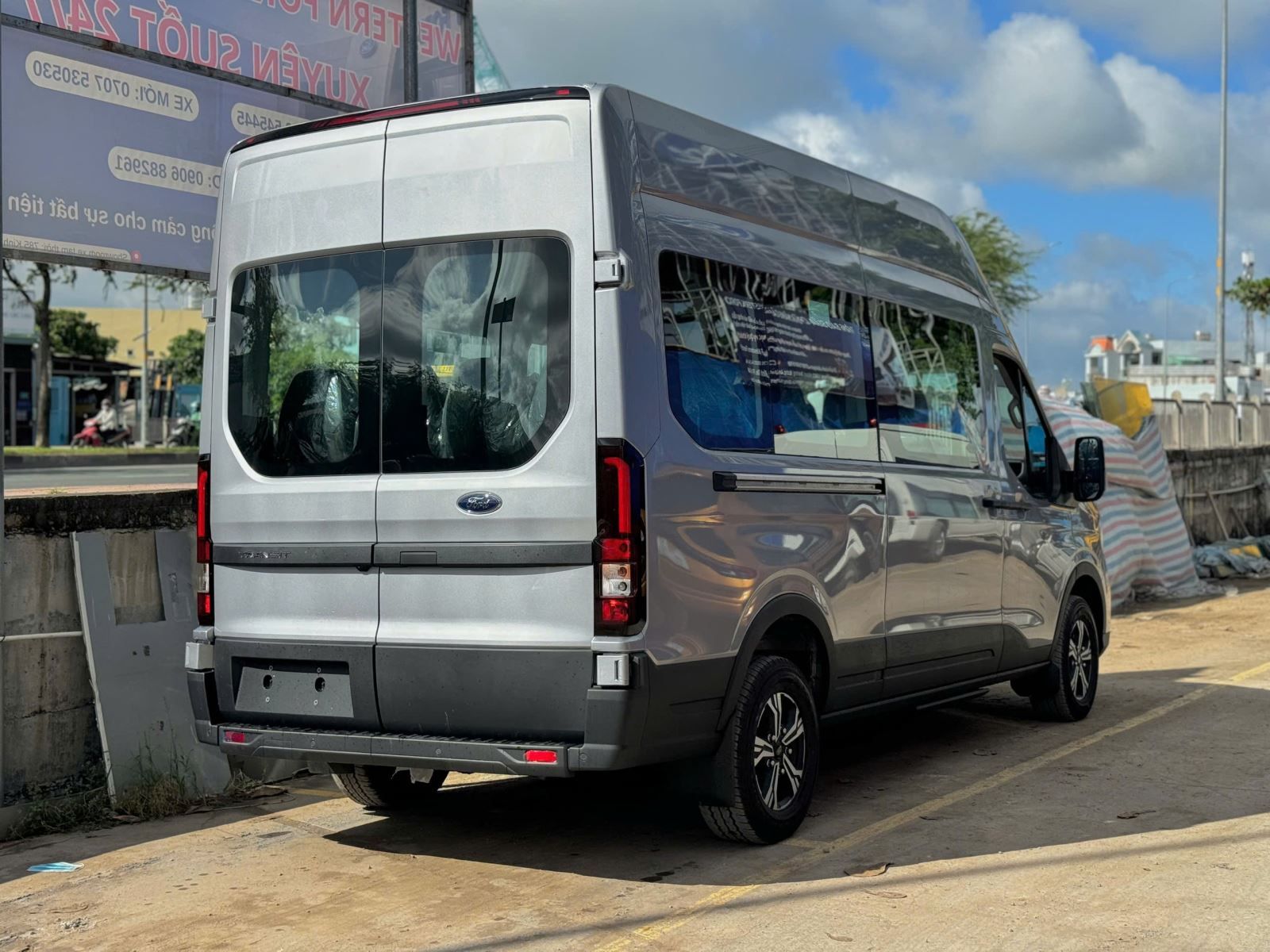 Hình ảnh xe FORD TRANSIT PREMIUM 4X2AT 2025
