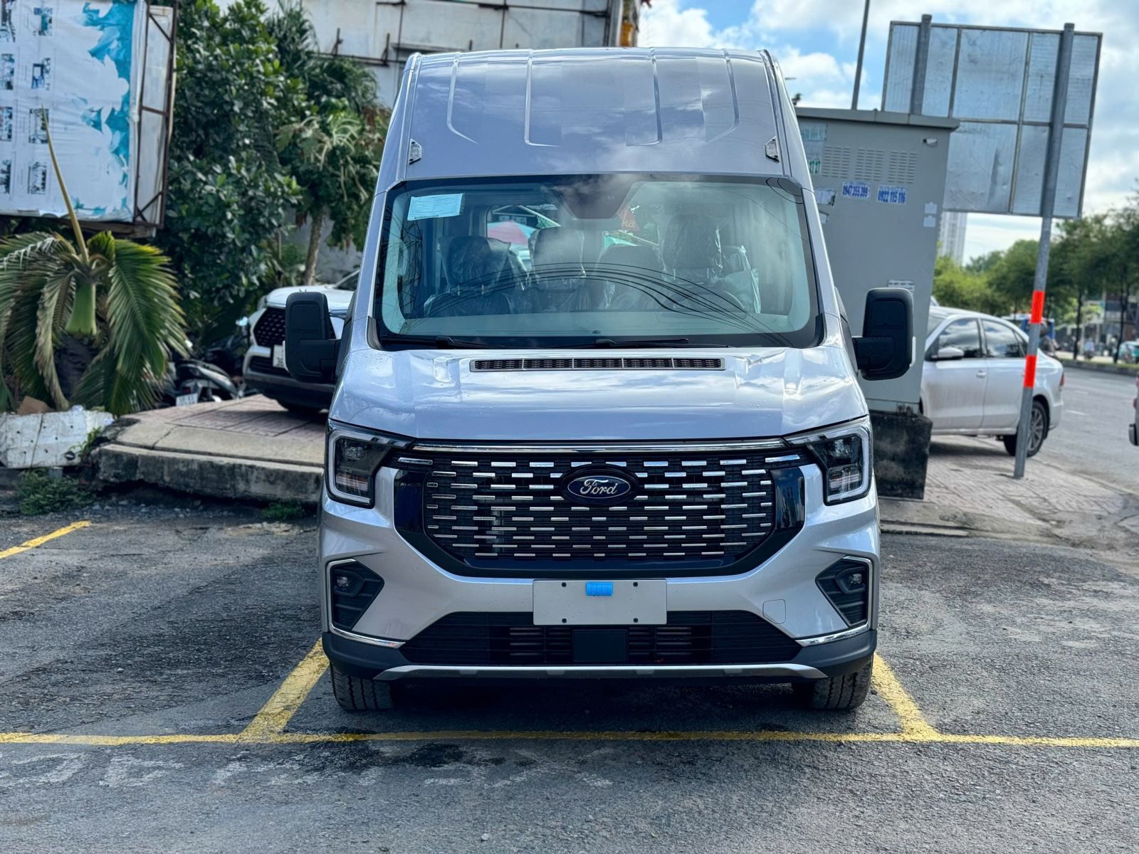 Hình ảnh xe FORD TRANSIT PREMIUM 4X2AT 2025