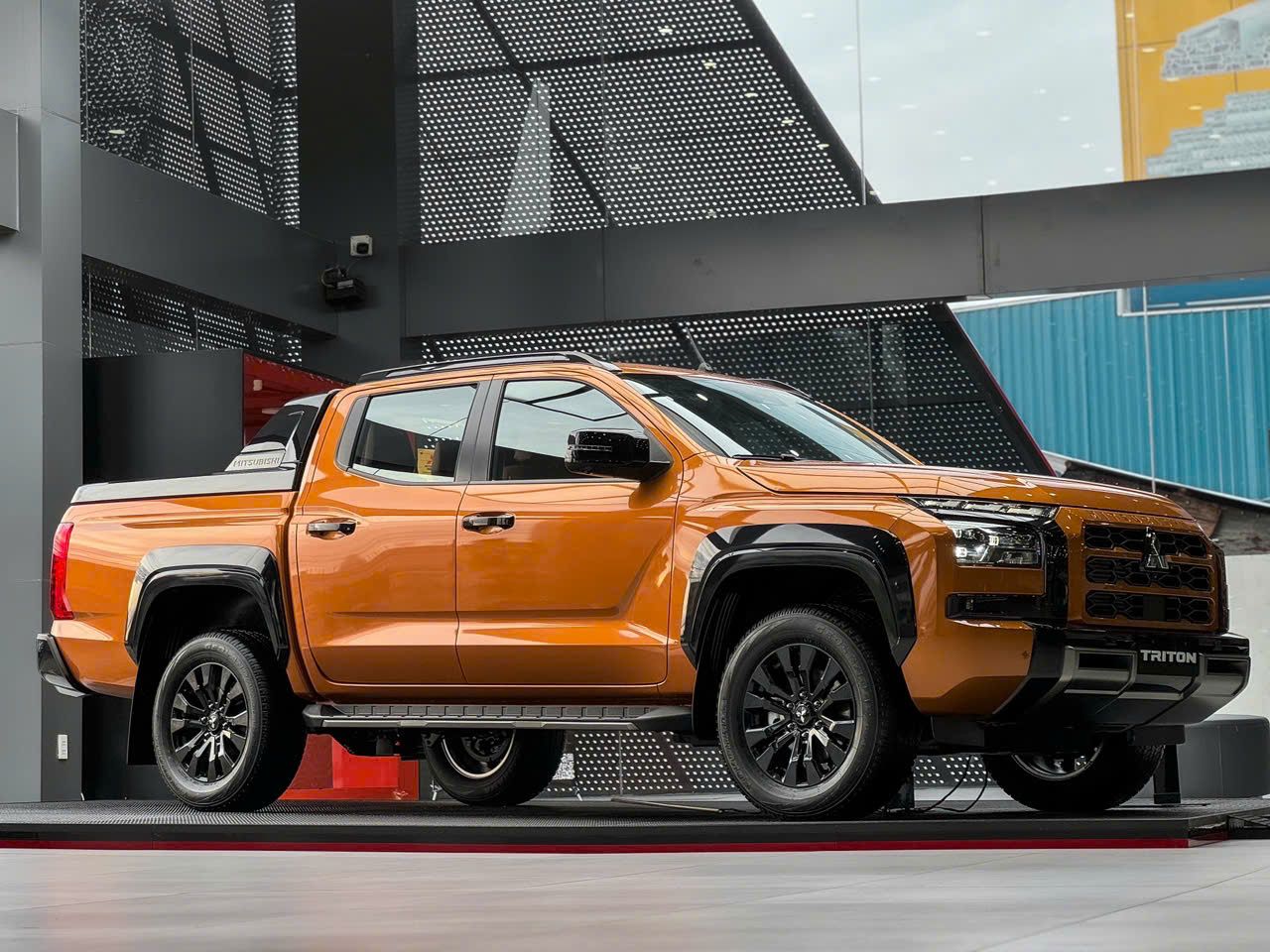 Hình ảnh xe MITSUBISHI TRITON ATHLETE 4WD AT