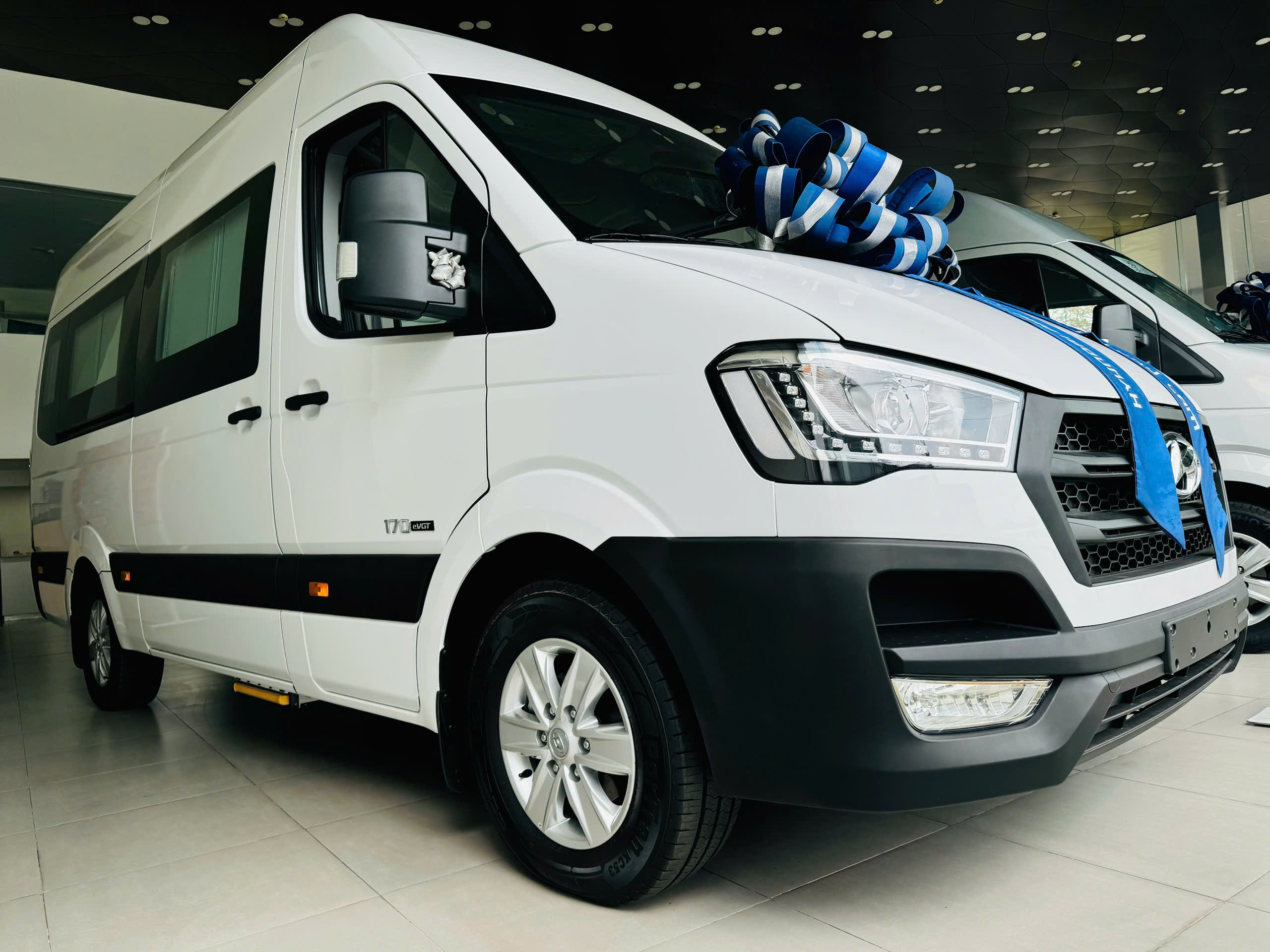 Hình ảnh xe HYUNDAI SOLATI 16 CHỔ E5 - VIN 2025