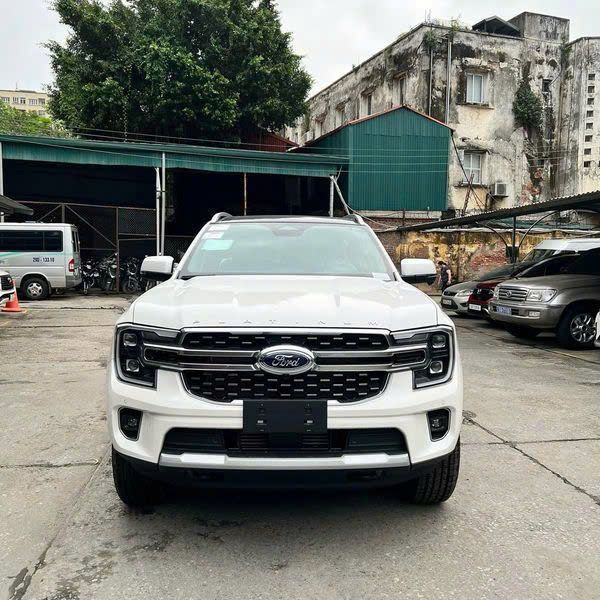 Hình ảnh xe FORD EVEREST PLATINUM 4X4 2025