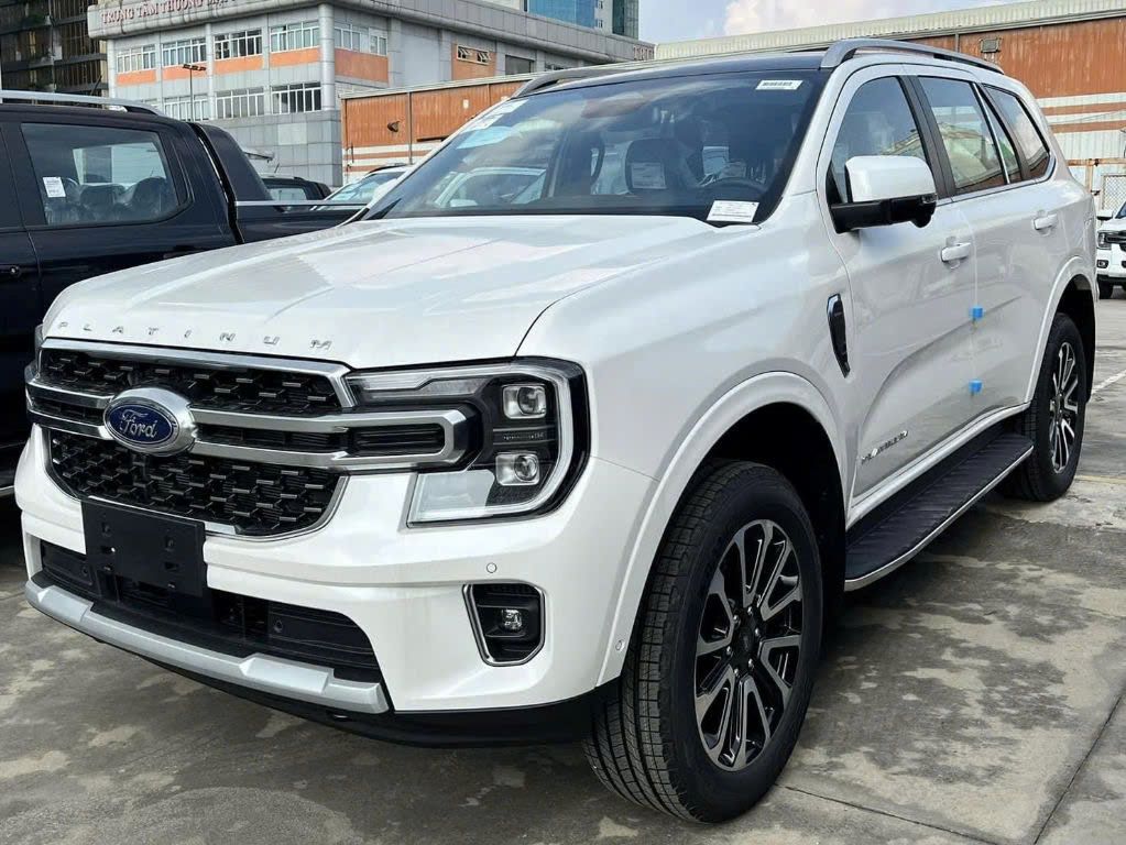 Hình ảnh xe FORD EVEREST PLATINUM 4X4 2025