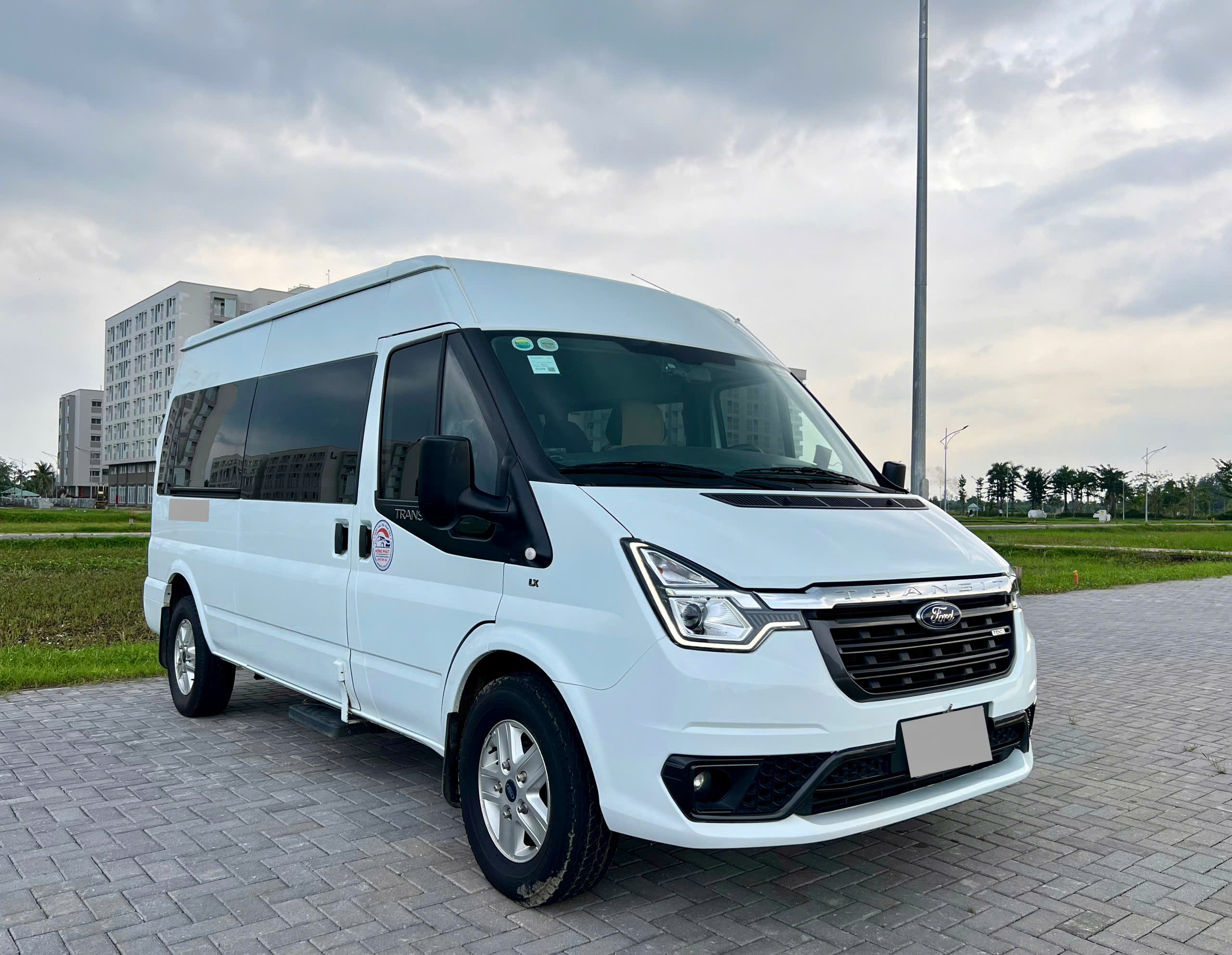 Hình ảnh xe FORD TRANSIT 16 CHỖ 2024 - 40.000KM