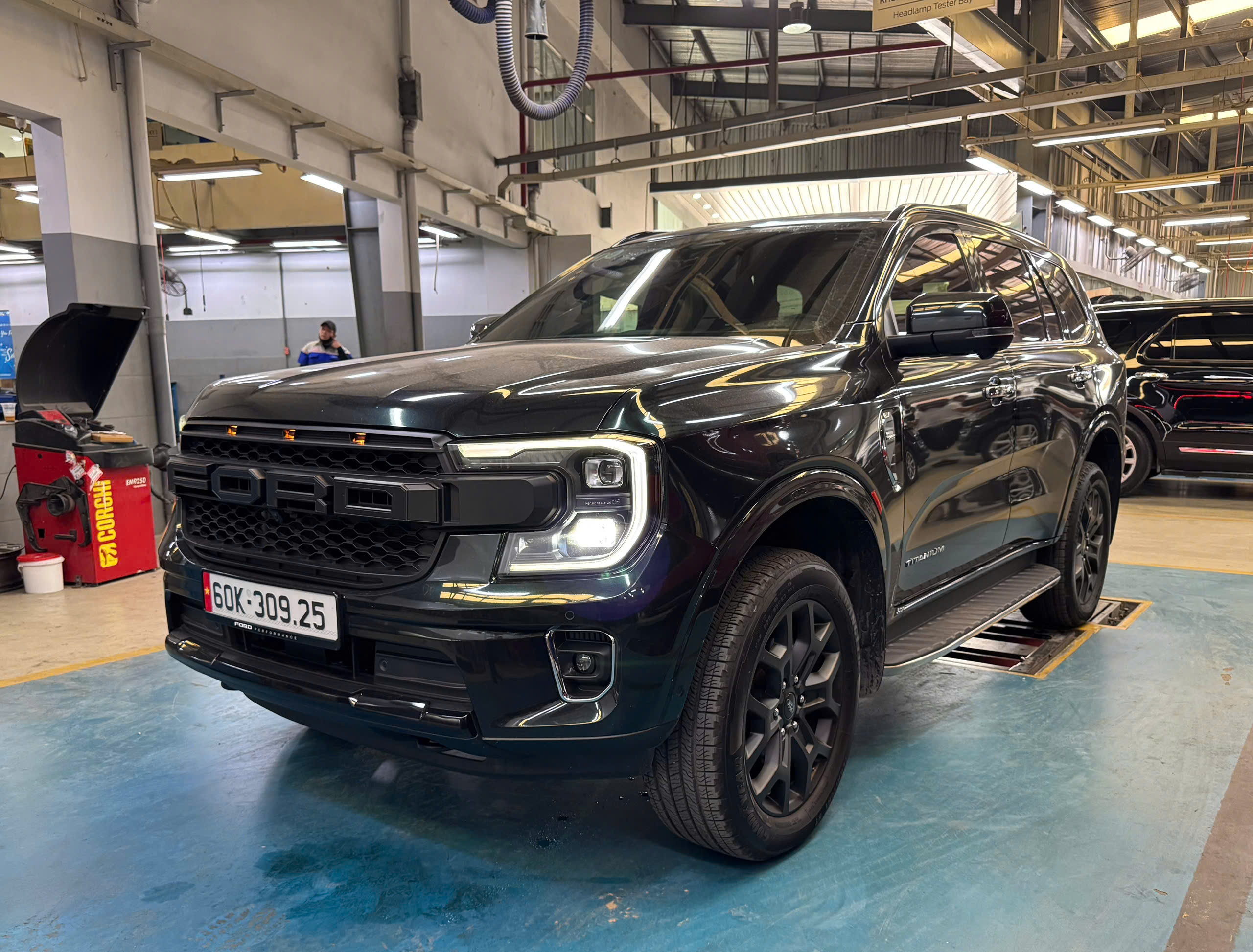 Hình ảnh xe FORD EVEREST TITANIUM 4x4 2023 - 22.000KM