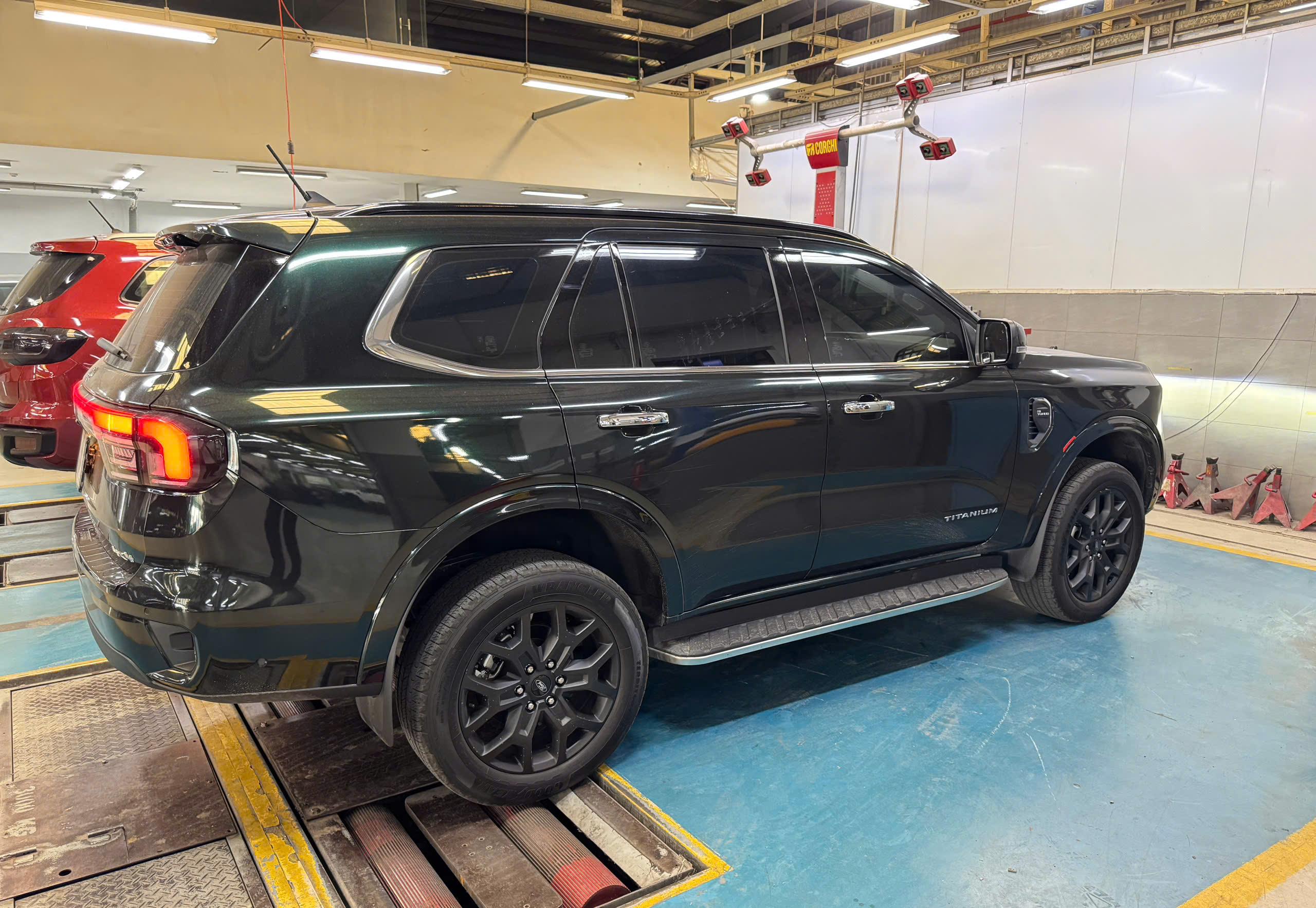 Hình ảnh xe FORD EVEREST TITANIUM 4x4 2023 - 22.000KM