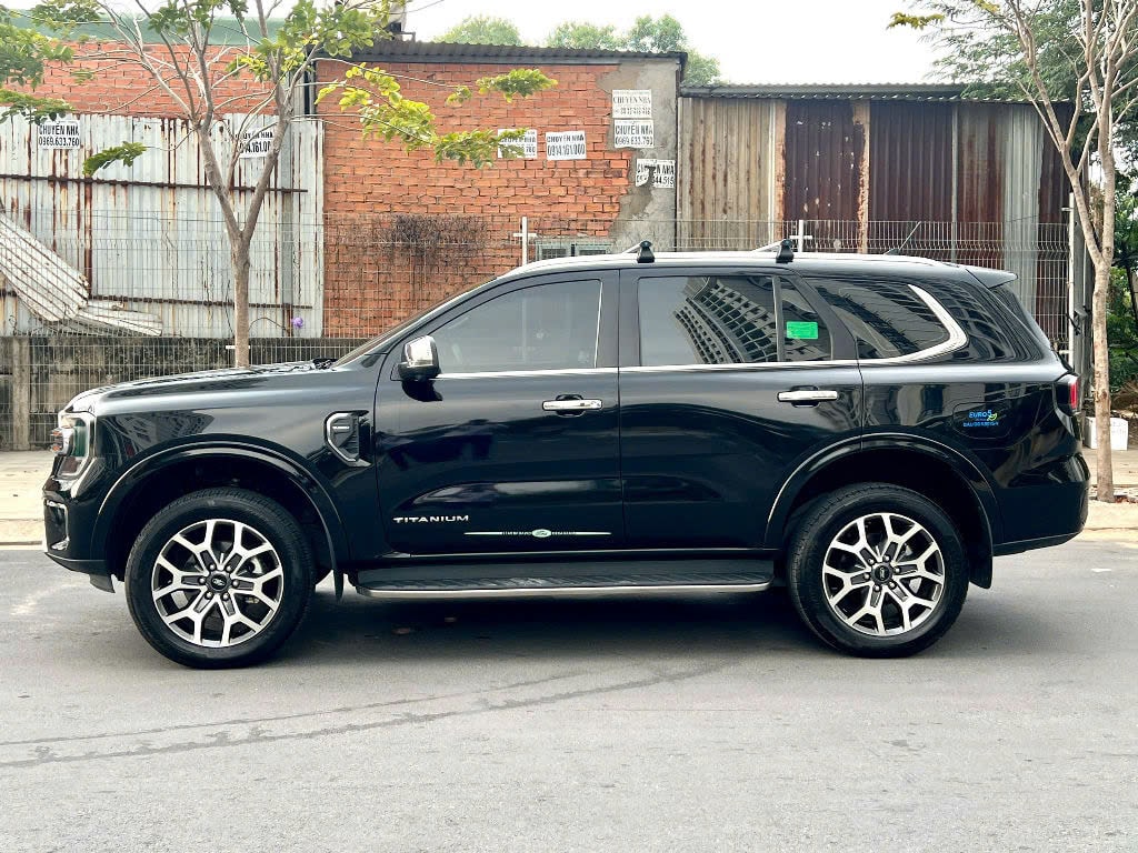 Hình ảnh xe FORD EVEREST TITANIUM 4x2 2023 - 59.000KM
