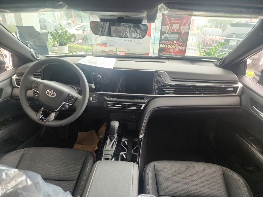 Hình ảnh xe TOYOTA CAMRY 2.0Q 2025 Màu Đen
