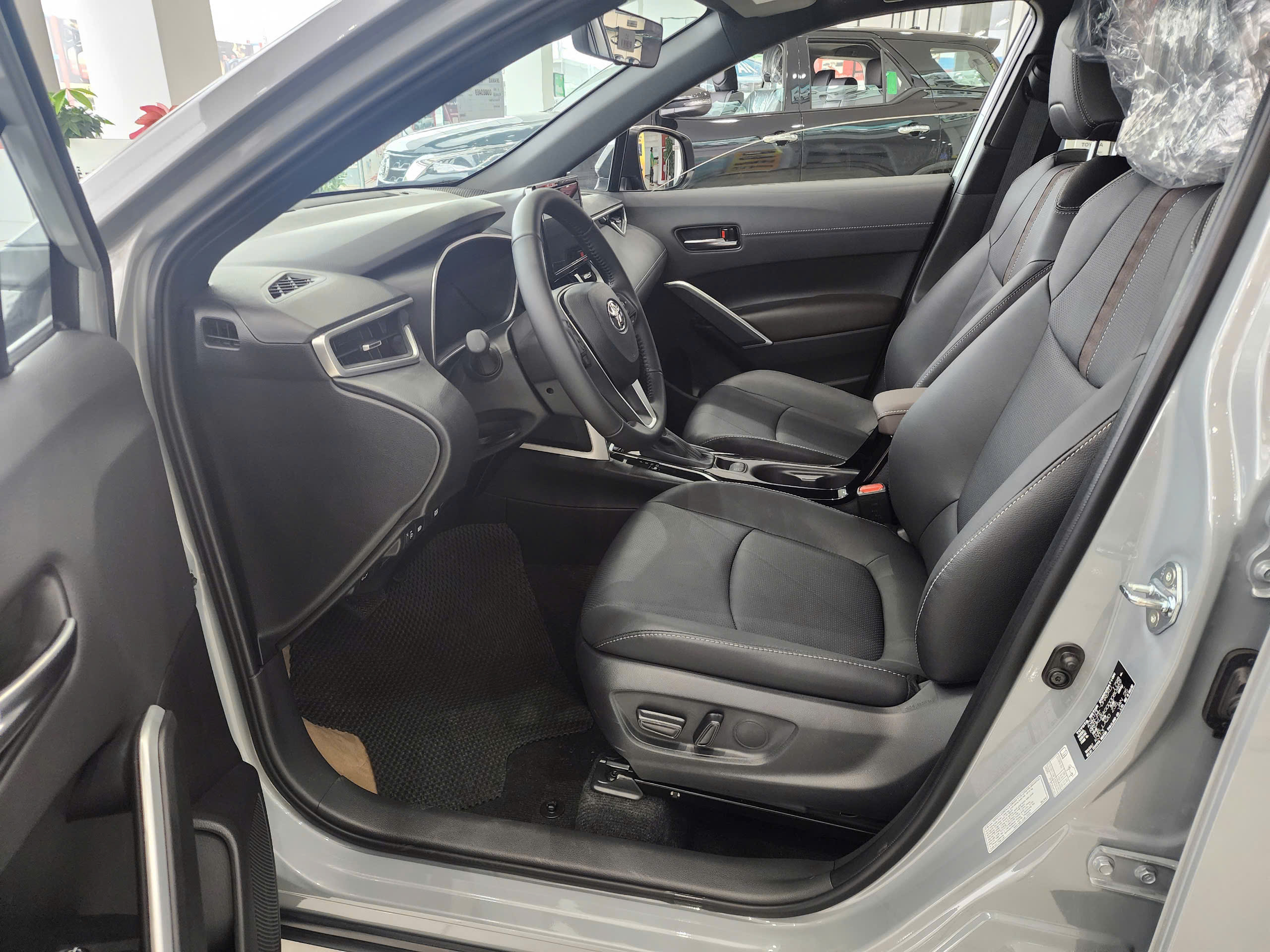 Hình ảnh xe TOYOTA COROLLA CROSS 1.8V 2025 Màu Xám