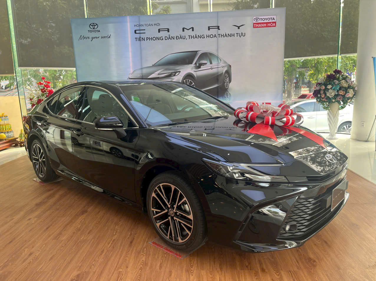 Hình ảnh xe TOYOTA CAMRY 2.5 HEV MID 2025