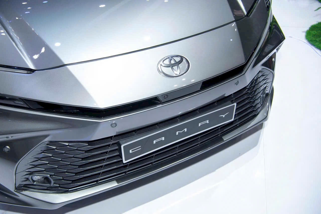 Hình ảnh xe TOYOTA CAMRY 2.5 HEV MID 2025