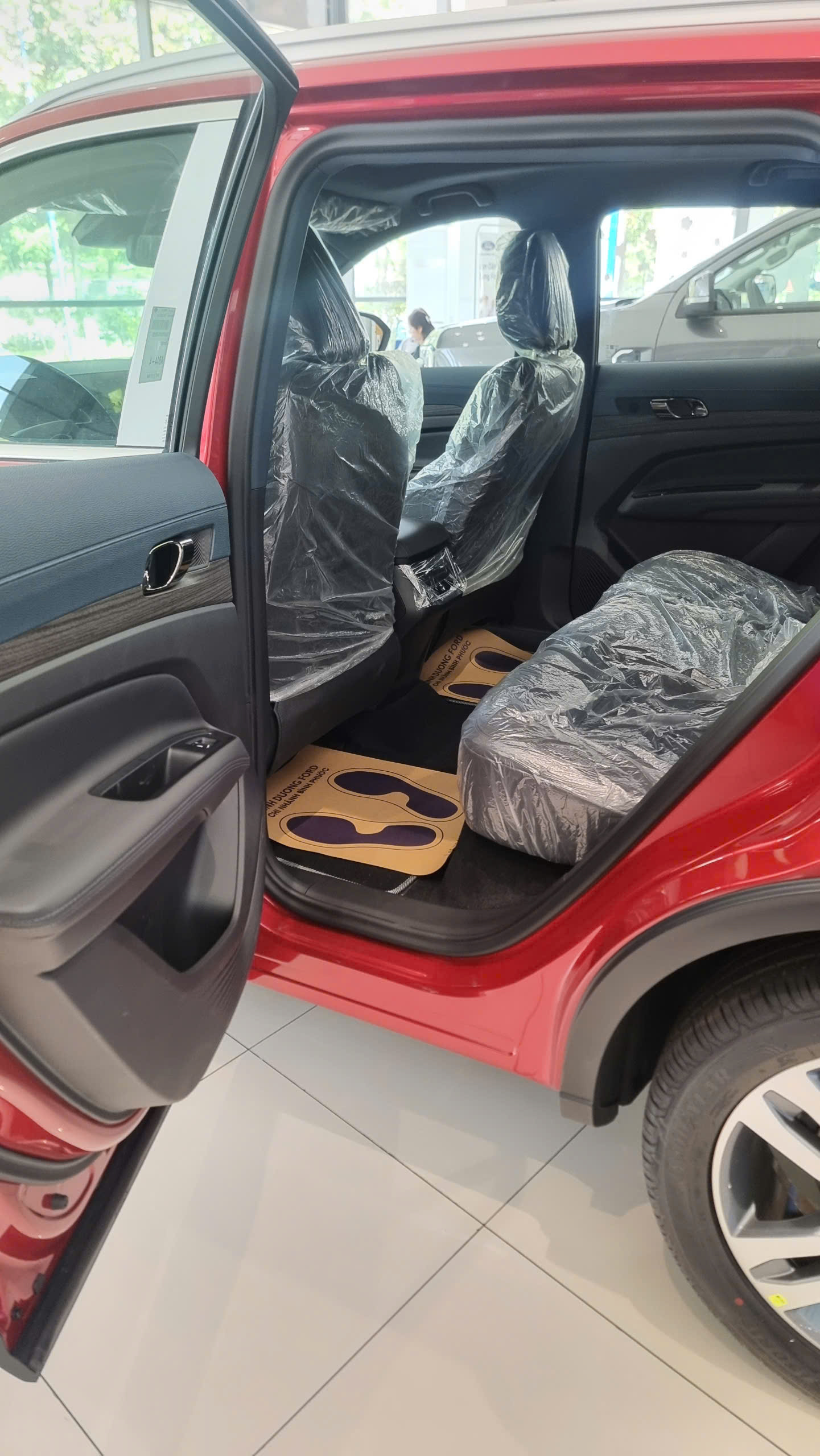 Hình ảnh xe Ford Territory màu đỏ 2025 