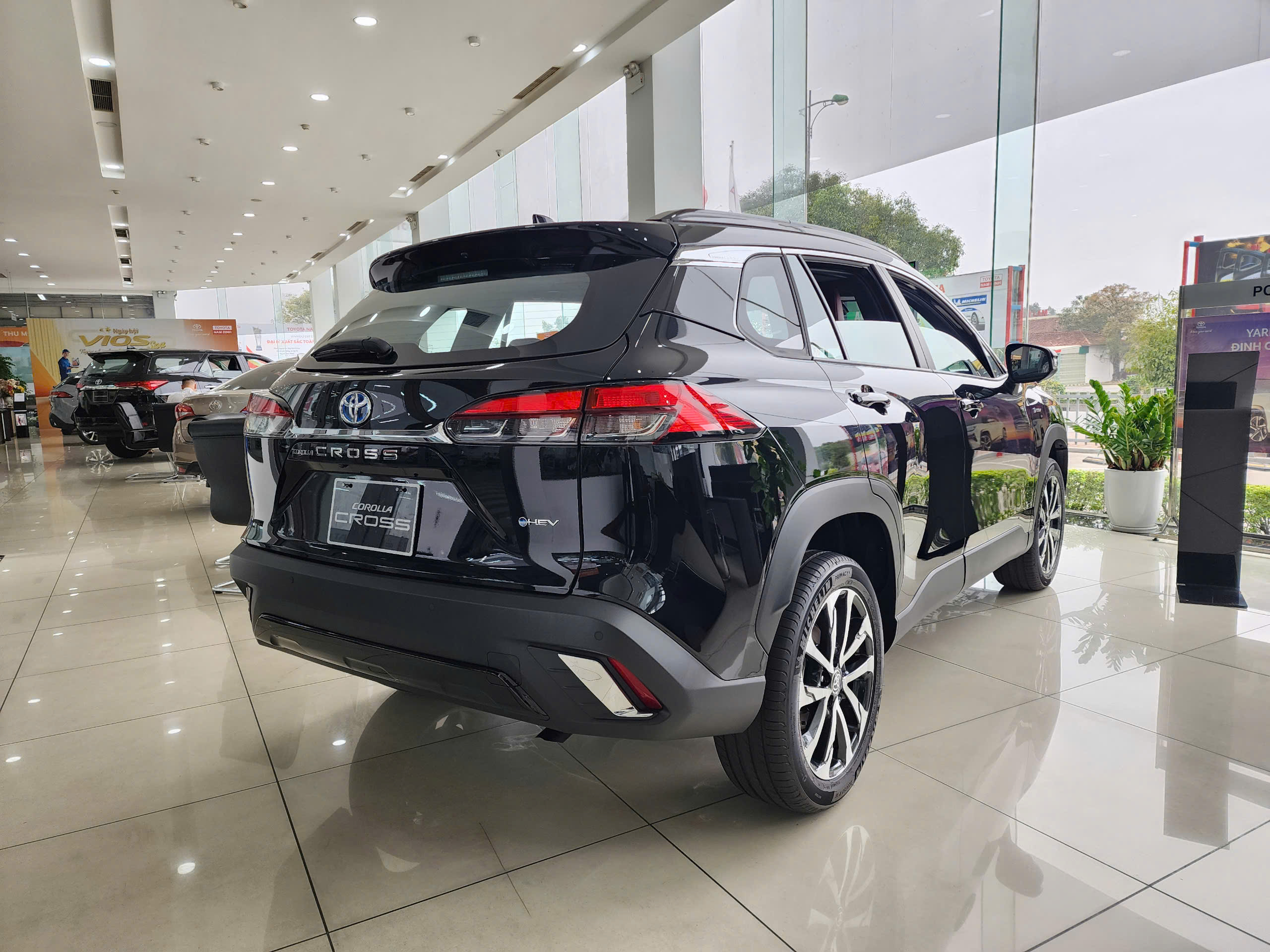 Hình ảnh xe Toyota Corolla Cross 1.8HEV Màu Đen