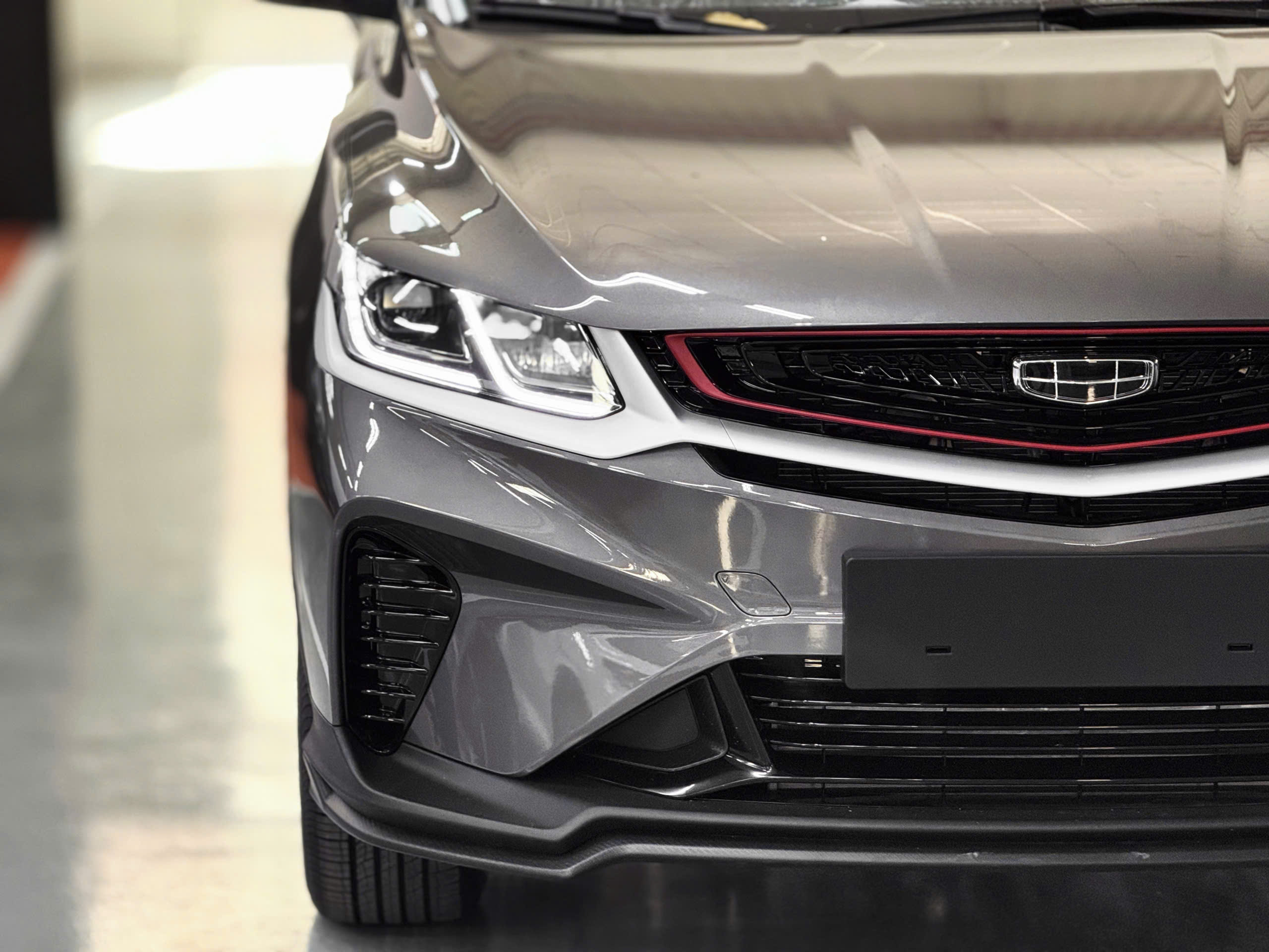 Hình ảnh xe GEELY COOLRAY STANDARD 2025 - MÀU XÁM GÓC CẠNH