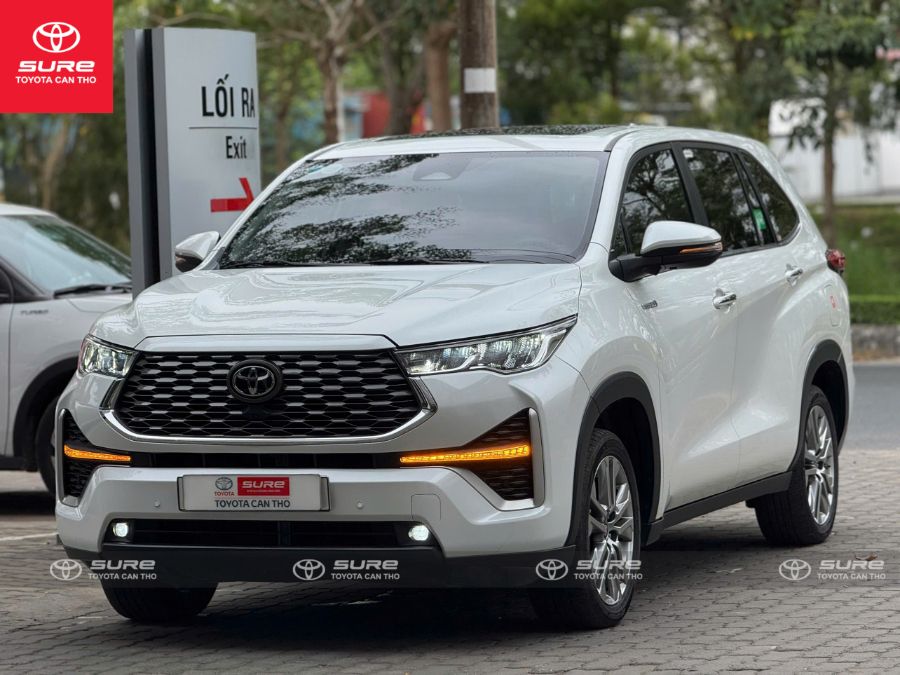 Bán xe Toyota Innova Cross hybrid 2023 - 23.000 km