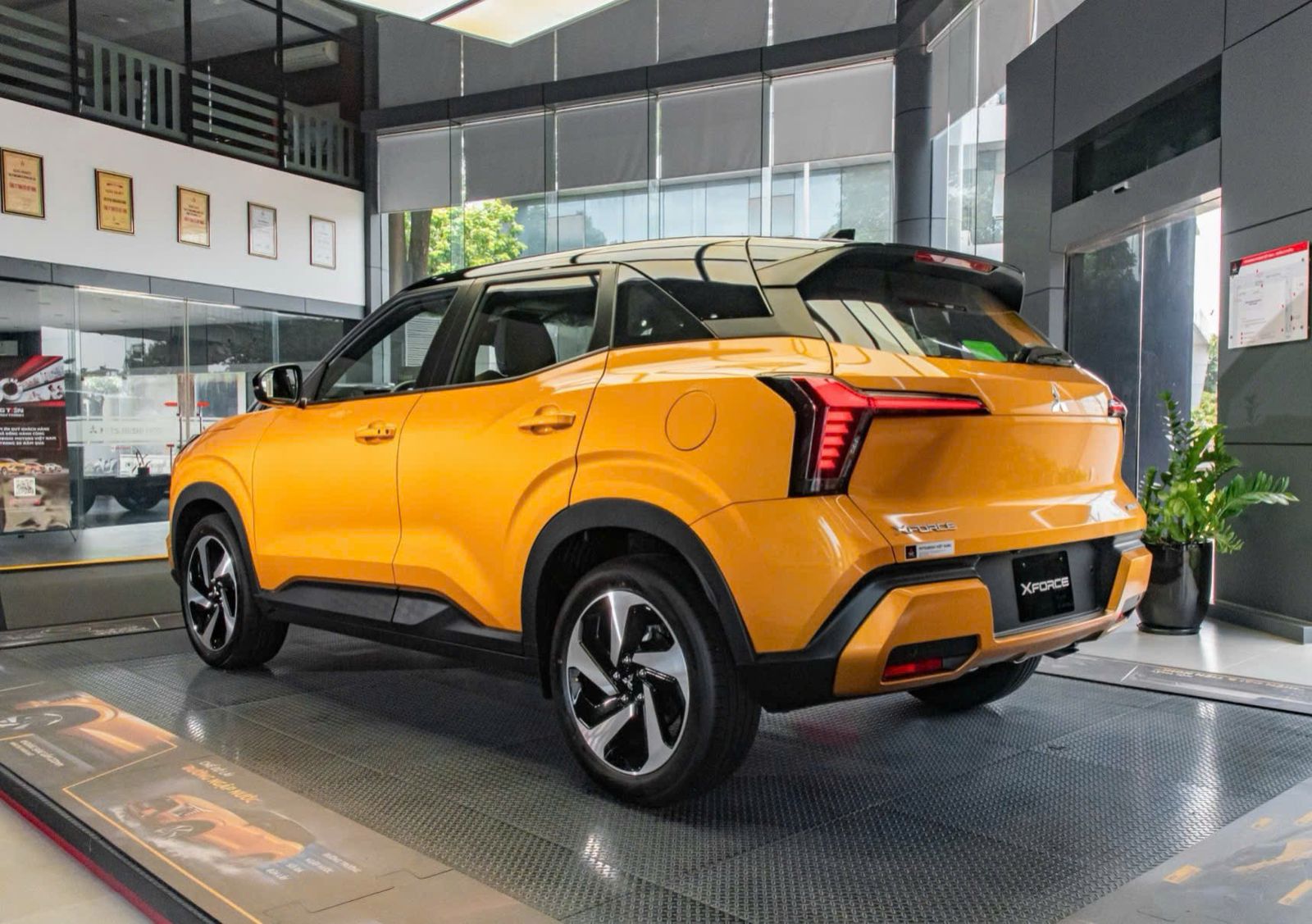 Hình ảnh xe MITSUBISHI XFORCE ULTIMATE 2025