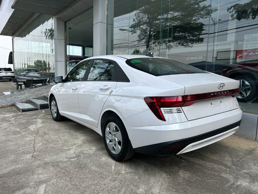 Hình ảnh xe HYUNDAI ACCENT MT 2025 MÀU TRẮNG