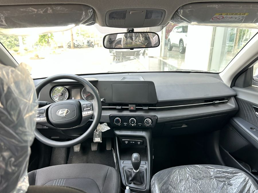 Hình ảnh xe HYUNDAI ACCENT MT 2025 MÀU TRẮNG