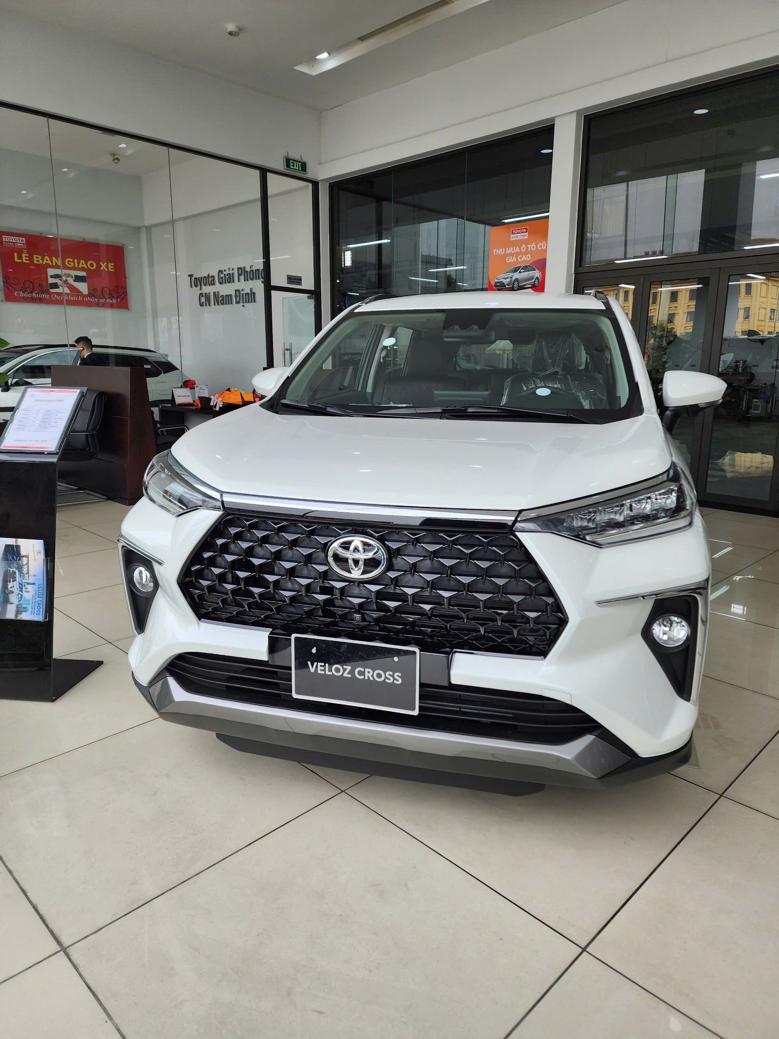 Hình ảnh xe TOYOTA VELOZ CROSS TOP 1.5L D-CVT Màu Trắng