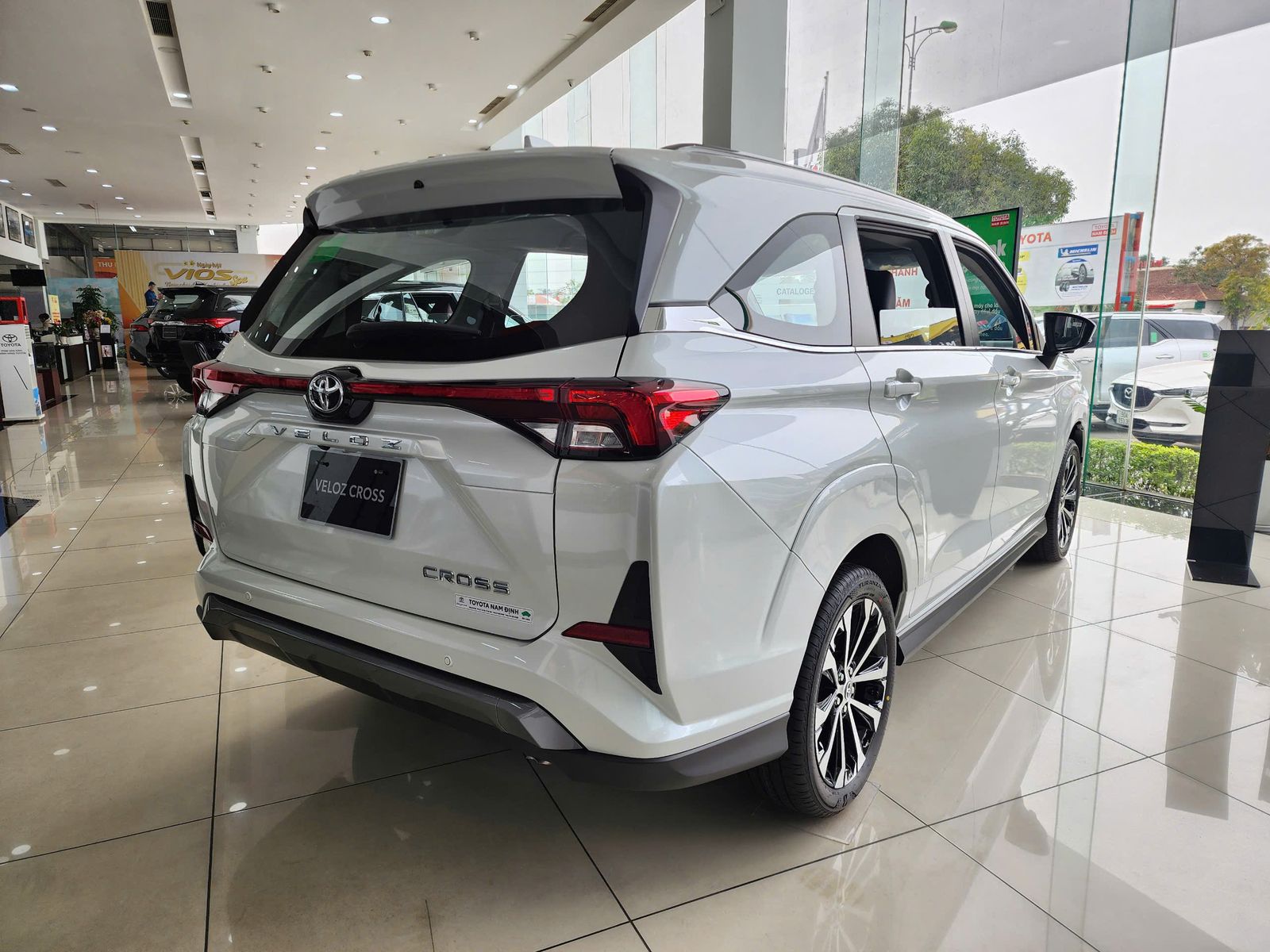 Hình ảnh xe TOYOTA VELOZ CROSS TOP 1.5L D-CVT Màu Trắng