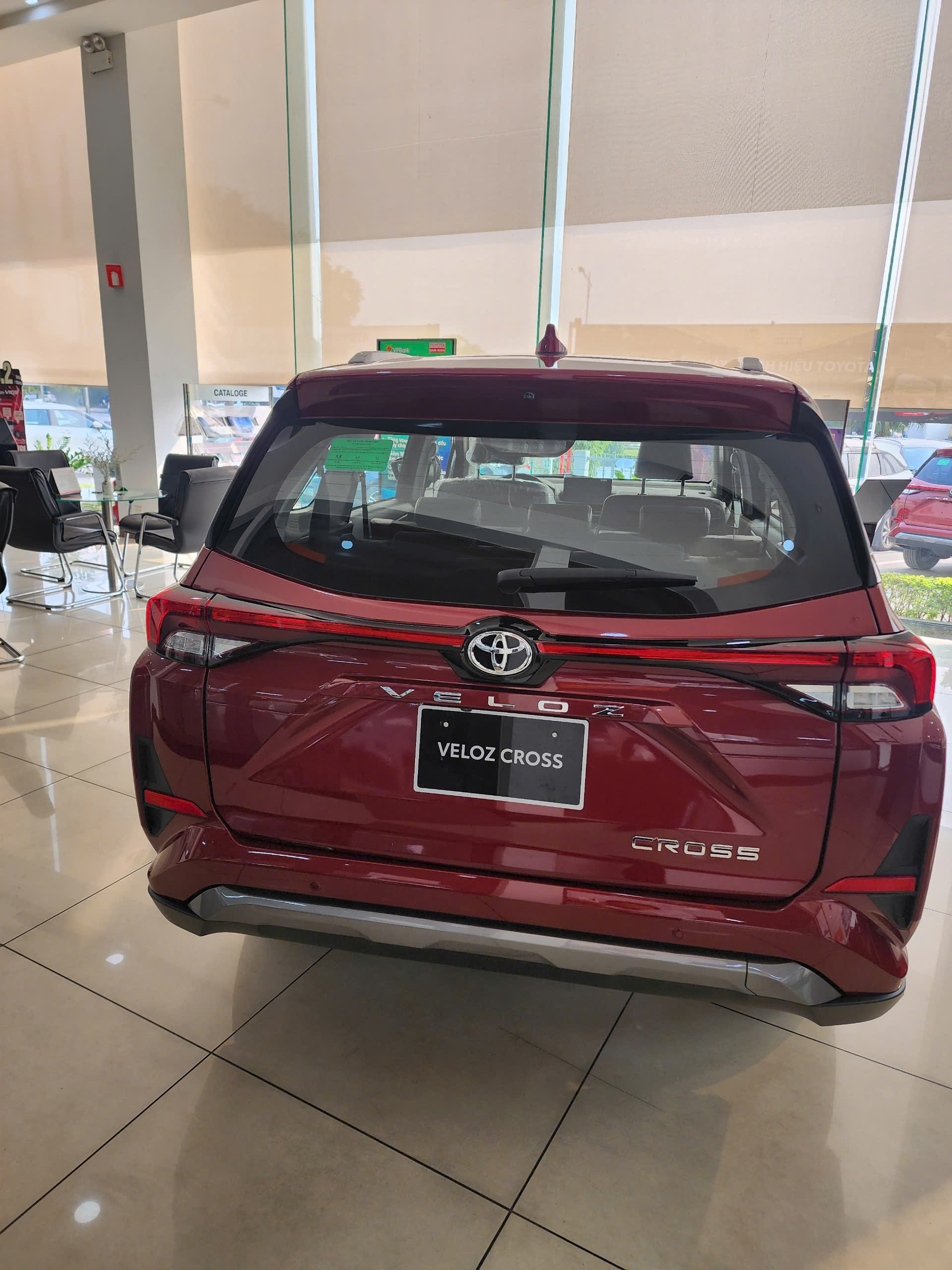 Hình ảnh xe Toyota Veloz Cross Top 1.5 CVT 2025 - Màu Đỏ