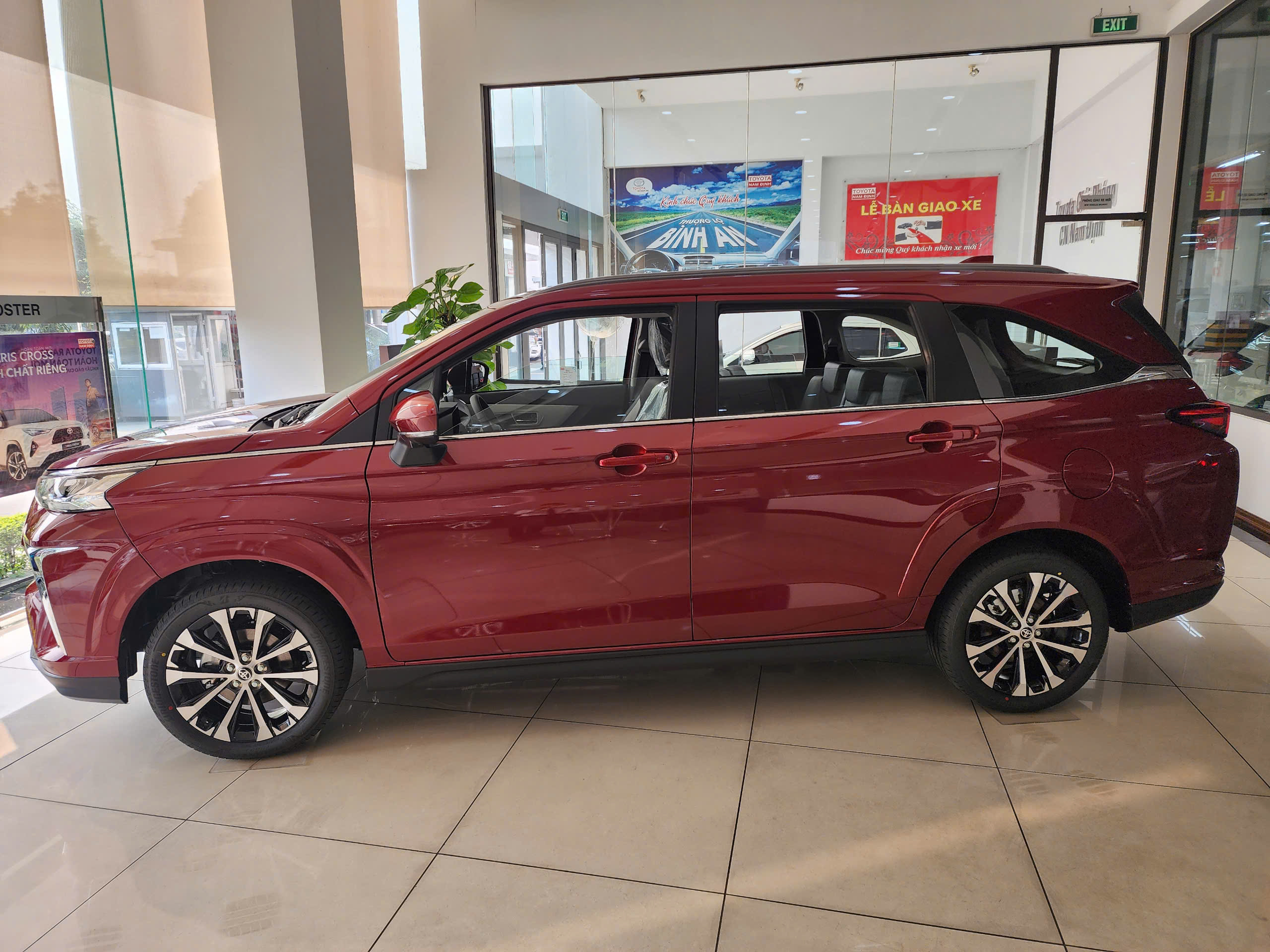 Hình ảnh xe Toyota Veloz Cross Top 1.5 CVT 2025 - Màu Đỏ