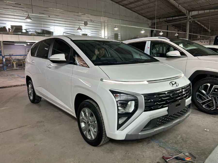 Hình ảnh xe HYUNDAI STARGAZER TIÊU CHUẨN 2025 - TRẮNG