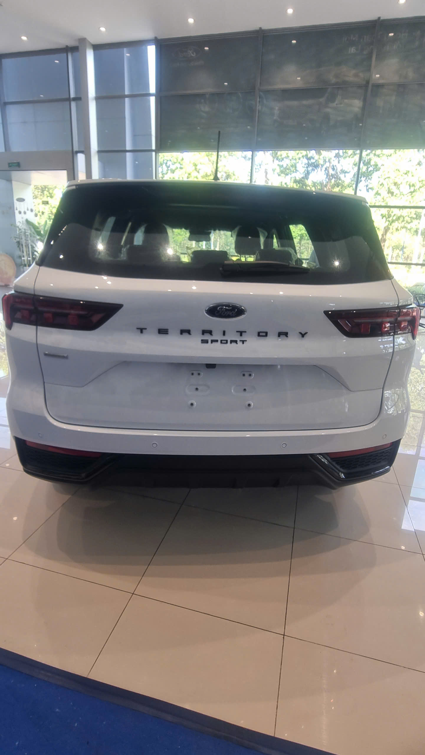 Hình ảnh xe Ford Territory Sport màu trắng 2025