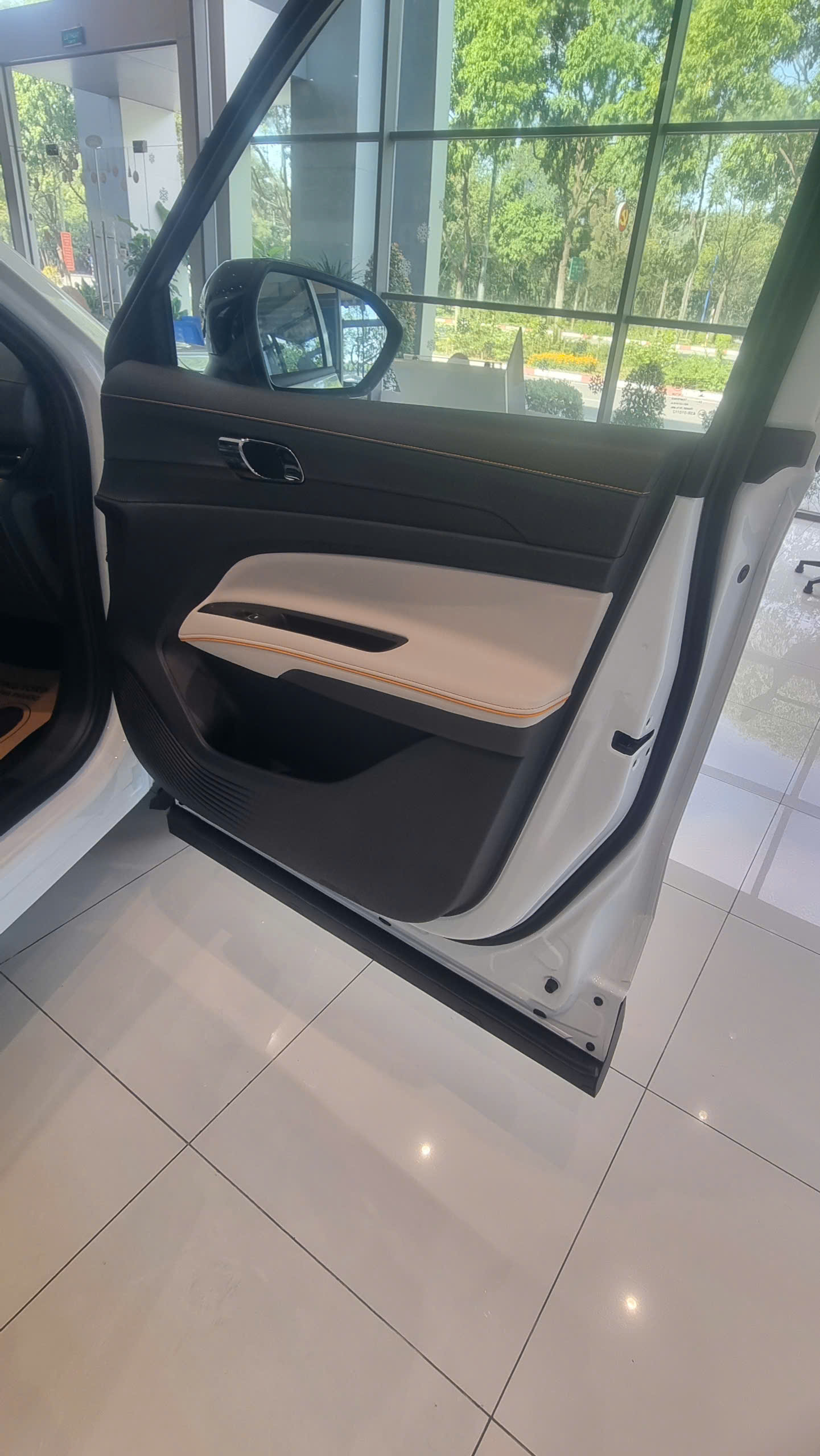 Hình ảnh xe Ford Territory Sport màu trắng 2025