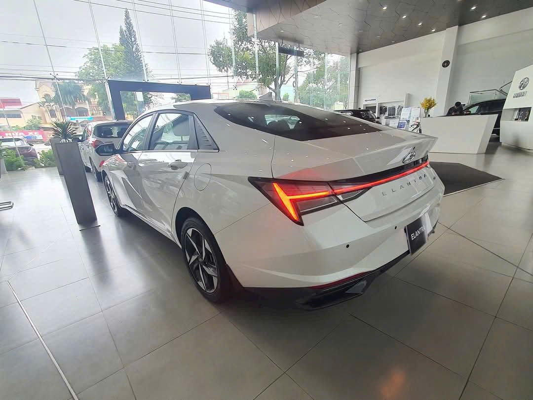 Hình ảnh xe HYUNDAI ELANTRA 2.0 ĐẶC BIỆT 2025