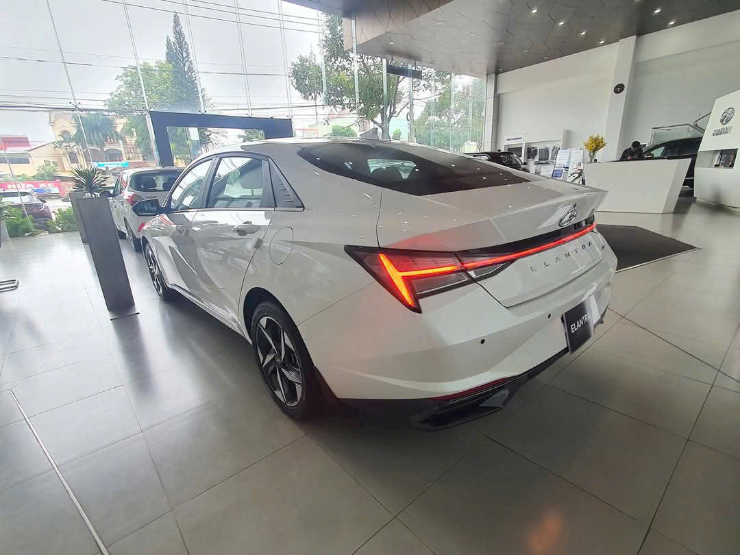 Hình ảnh xe HYUNDAI ELANTRA 2.0 ĐẶC BIỆT 2025