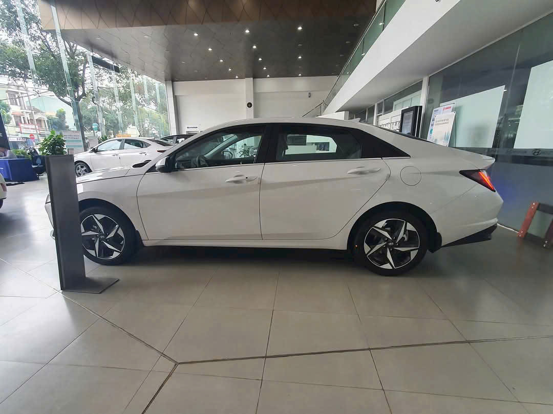Hình ảnh xe HYUNDAI ELANTRA 2.0 ĐẶC BIỆT 2025