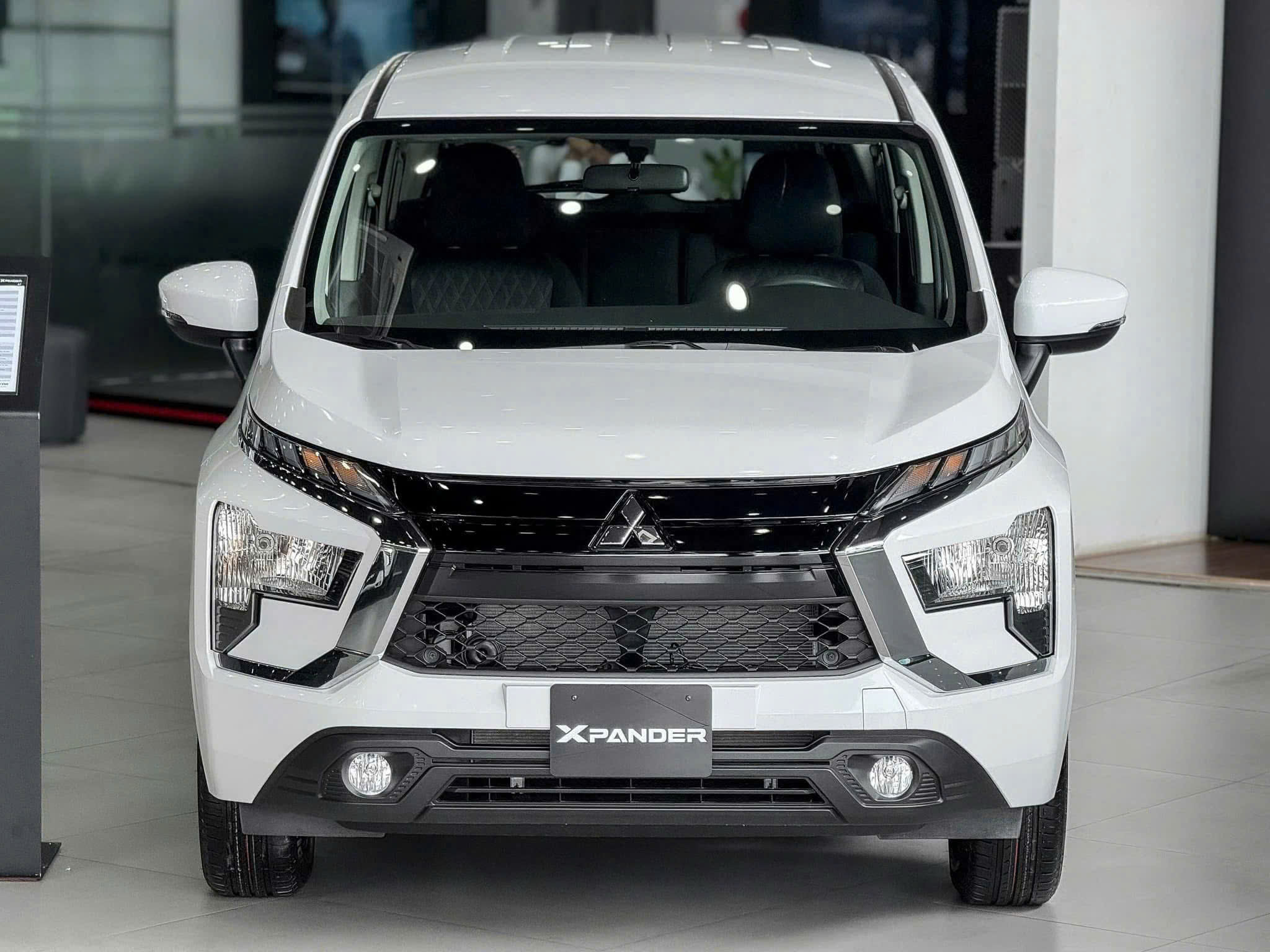 Hình ảnh xe MITSUBISHI XPANDER AT TRẮNG - NEW 2025