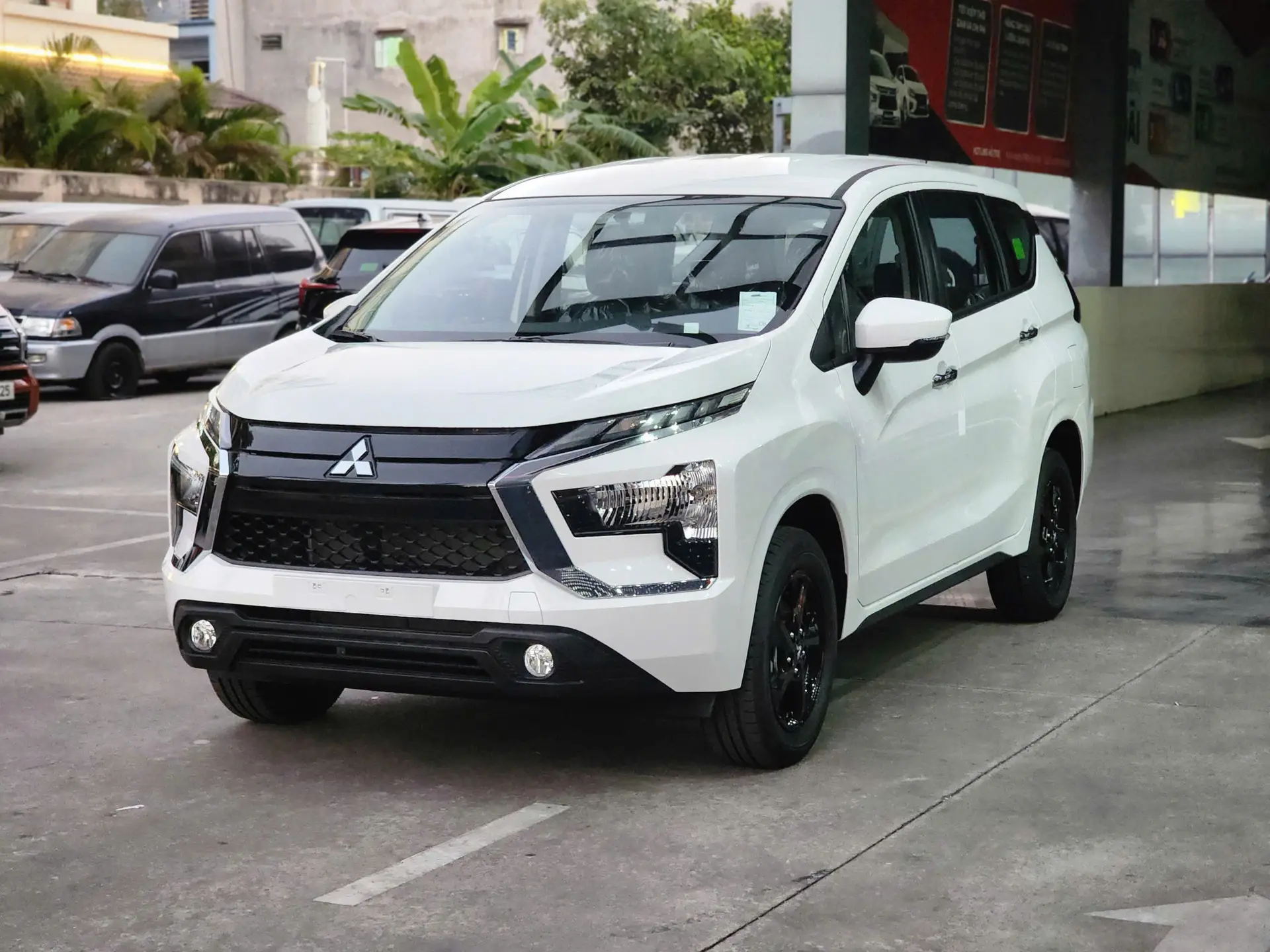 Hình ảnh xe MITSUBISHI XPANDER AT TRẮNG - NEW 2025