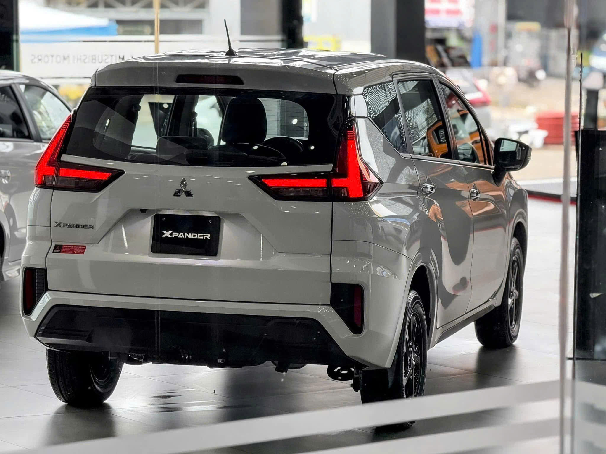Hình ảnh xe MITSUBISHI XPANDER AT TRẮNG - NEW 2025