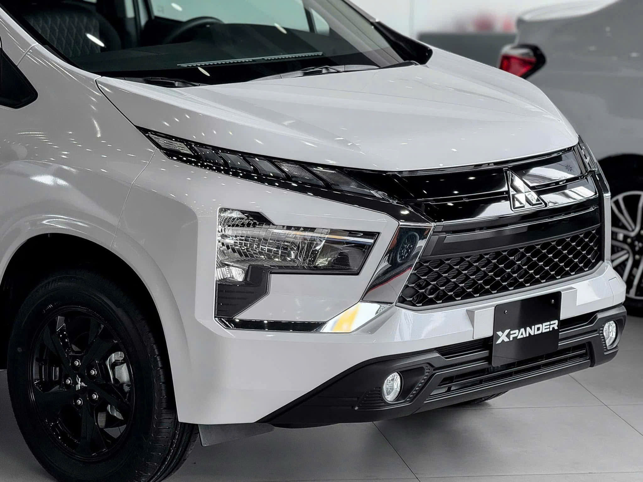 Hình ảnh xe MITSUBISHI XPANDER AT TRẮNG - NEW 2025