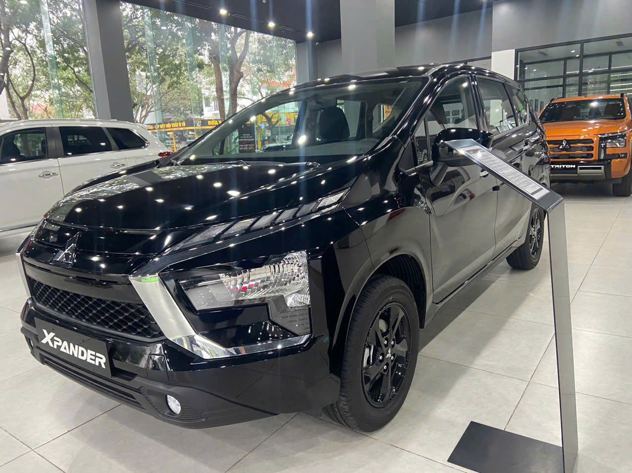 Hình ảnh xe MITSUBISHI XPANDER AT ĐEN - NEW 2025