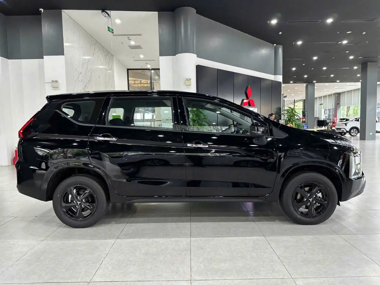 Hình ảnh xe MITSUBISHI XPANDER AT ĐEN - NEW 2025