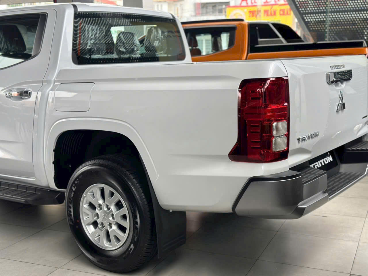 Hình ảnh xe TRITON AT GLX TRẮNG - NEW 2025