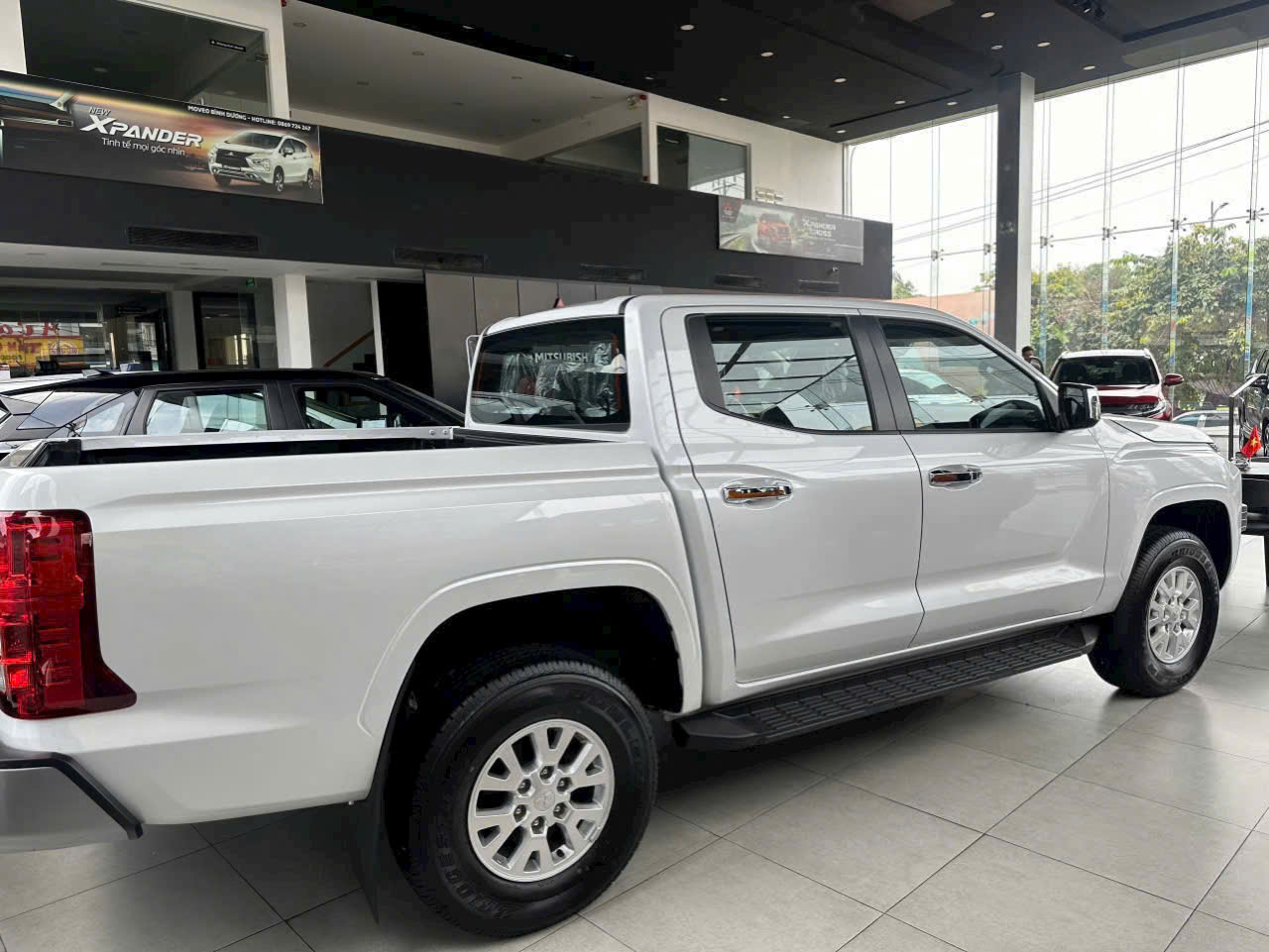 Hình ảnh xe TRITON AT GLX TRẮNG - NEW 2025