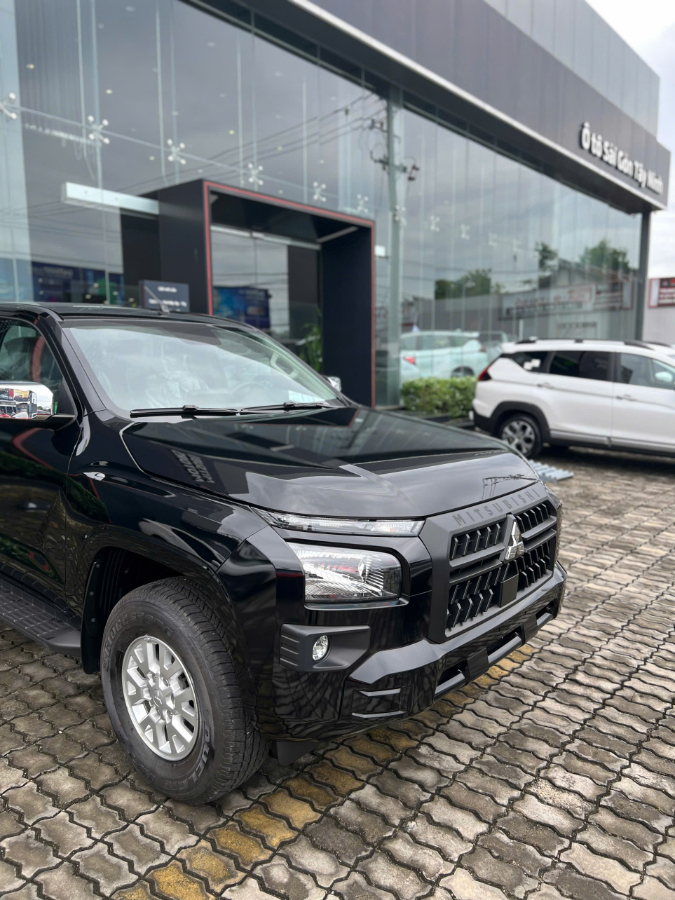 Hình ảnh xe TRITON AT GLX ĐEN - NEW 2025