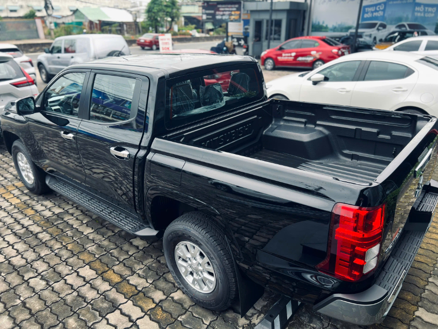 Hình ảnh xe TRITON AT GLX ĐEN - NEW 2025