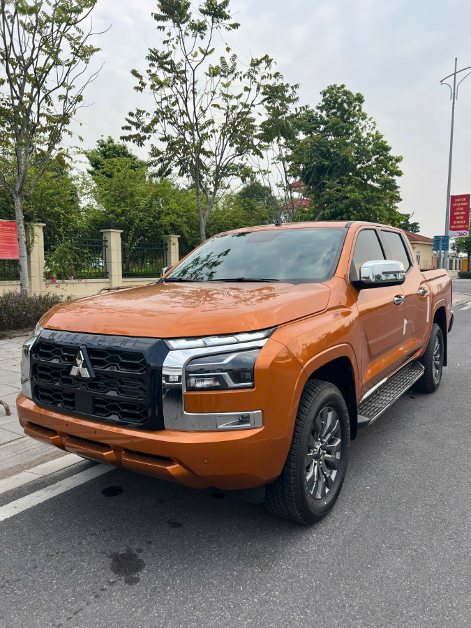 Hình ảnh xe TRITON AT PREMIUM CAM - NEW 2025