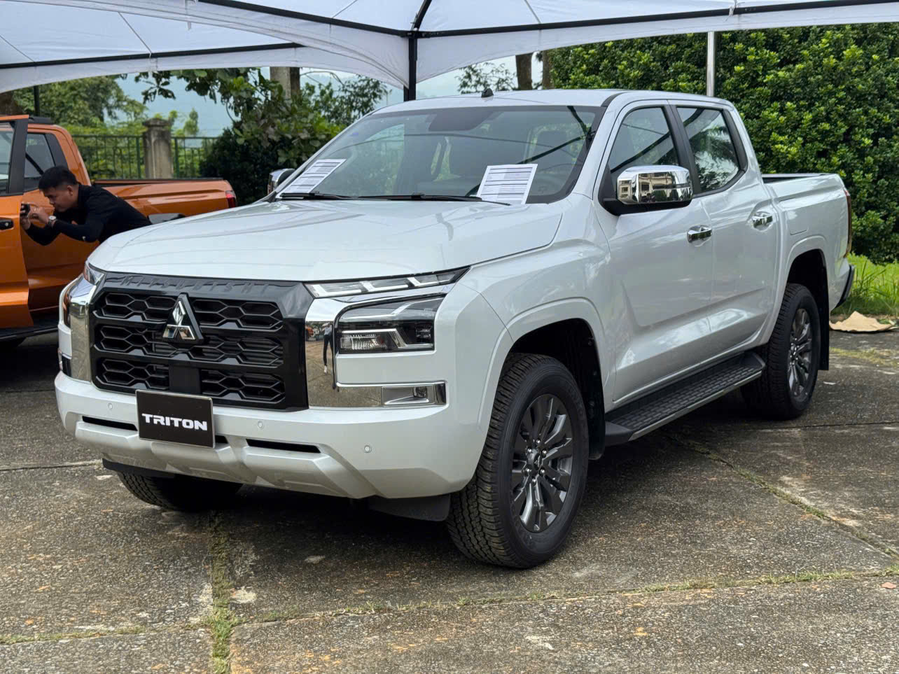 Hình ảnh xe TRITON AT PREMIUM TRẮNG - NEW 2025