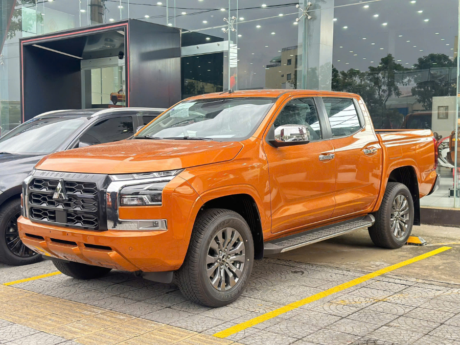 Hình ảnh xe TRITON AT PREMIUM CAM - NEW 2025
