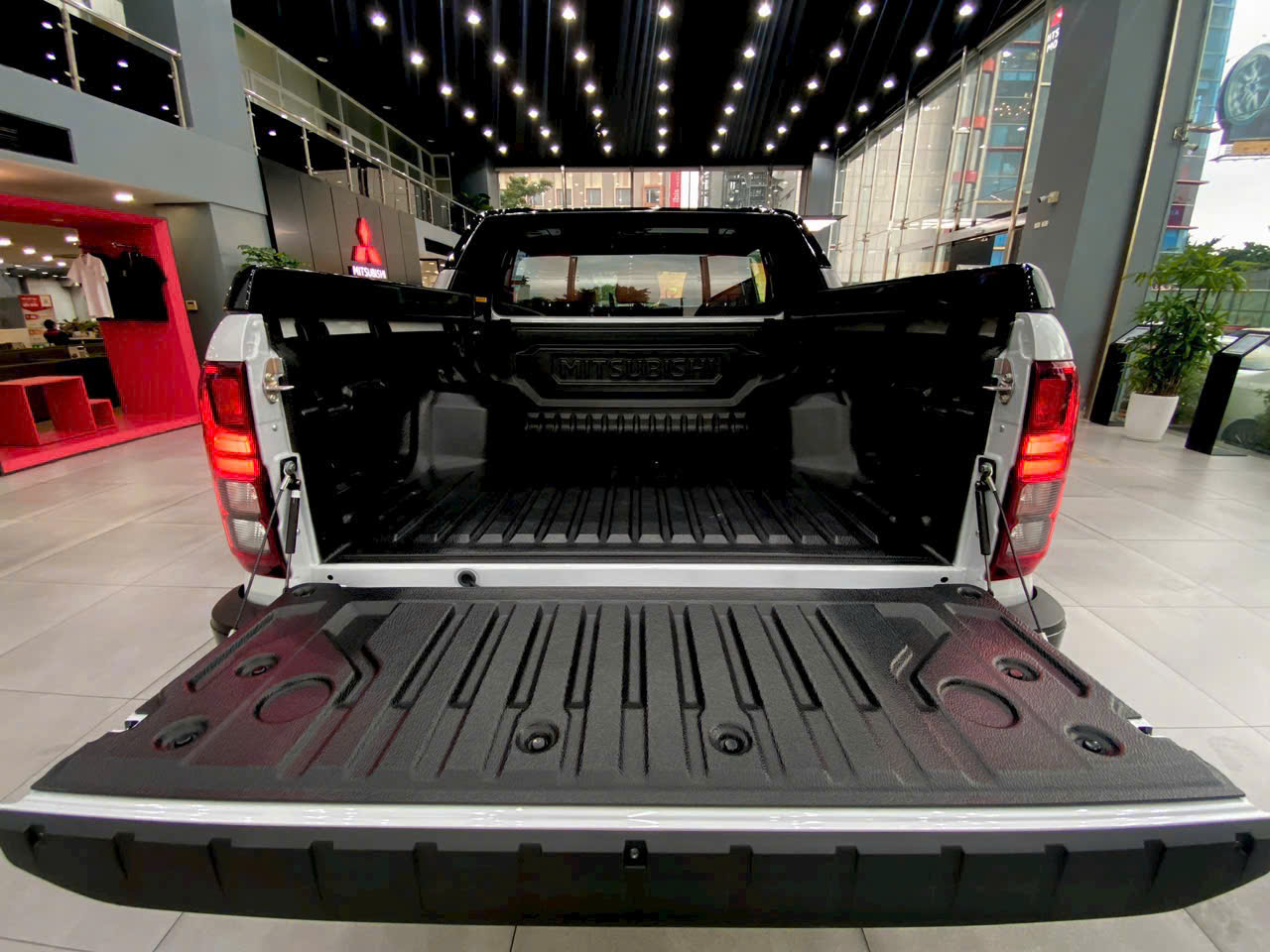 Hình ảnh xe TRITON ATHLETE 2 CẦU TRẮNG - NEW 2025